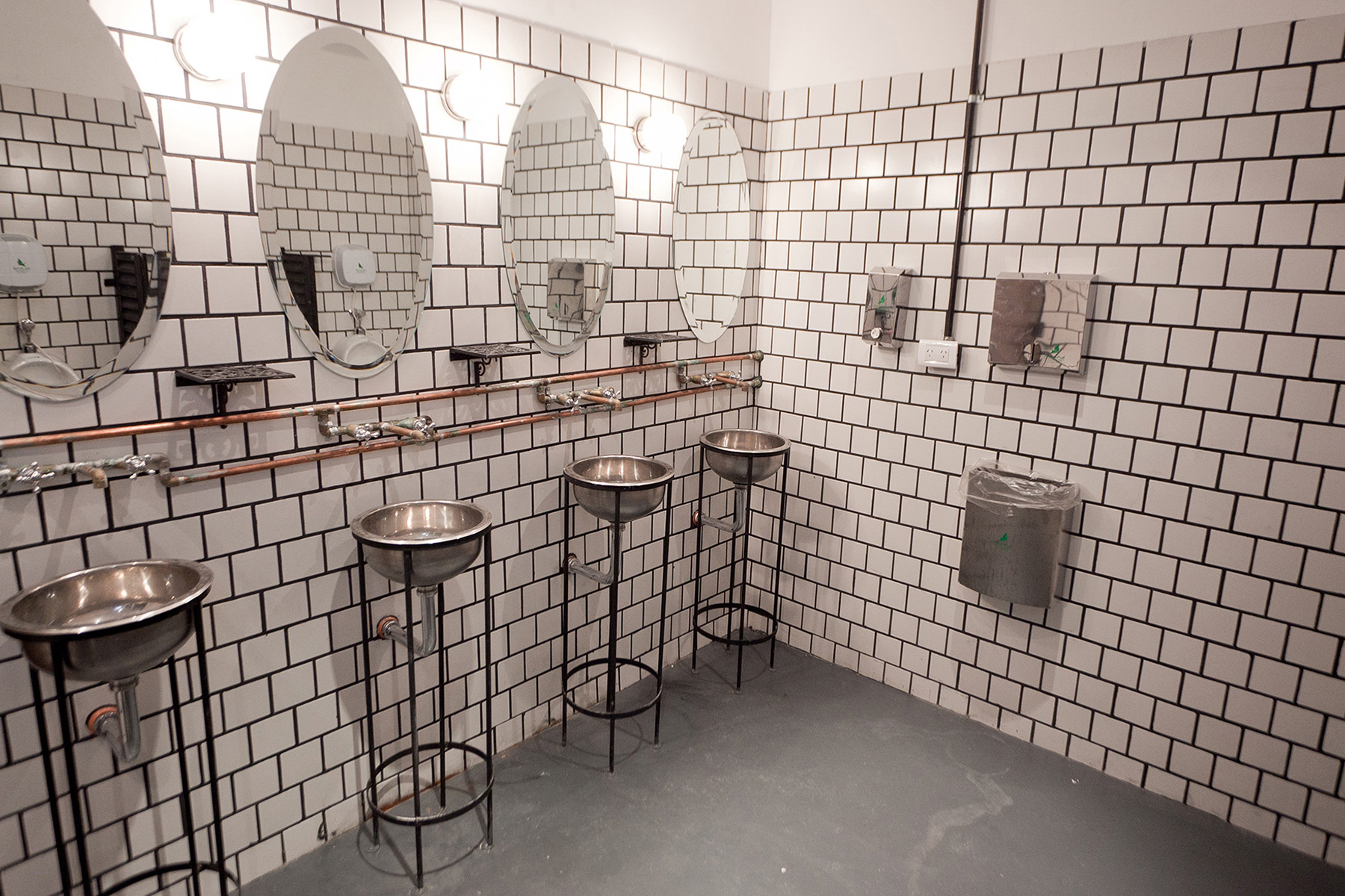 Victoria Brown Bar & Restaurant by Hitzig Militello arquitectos ...