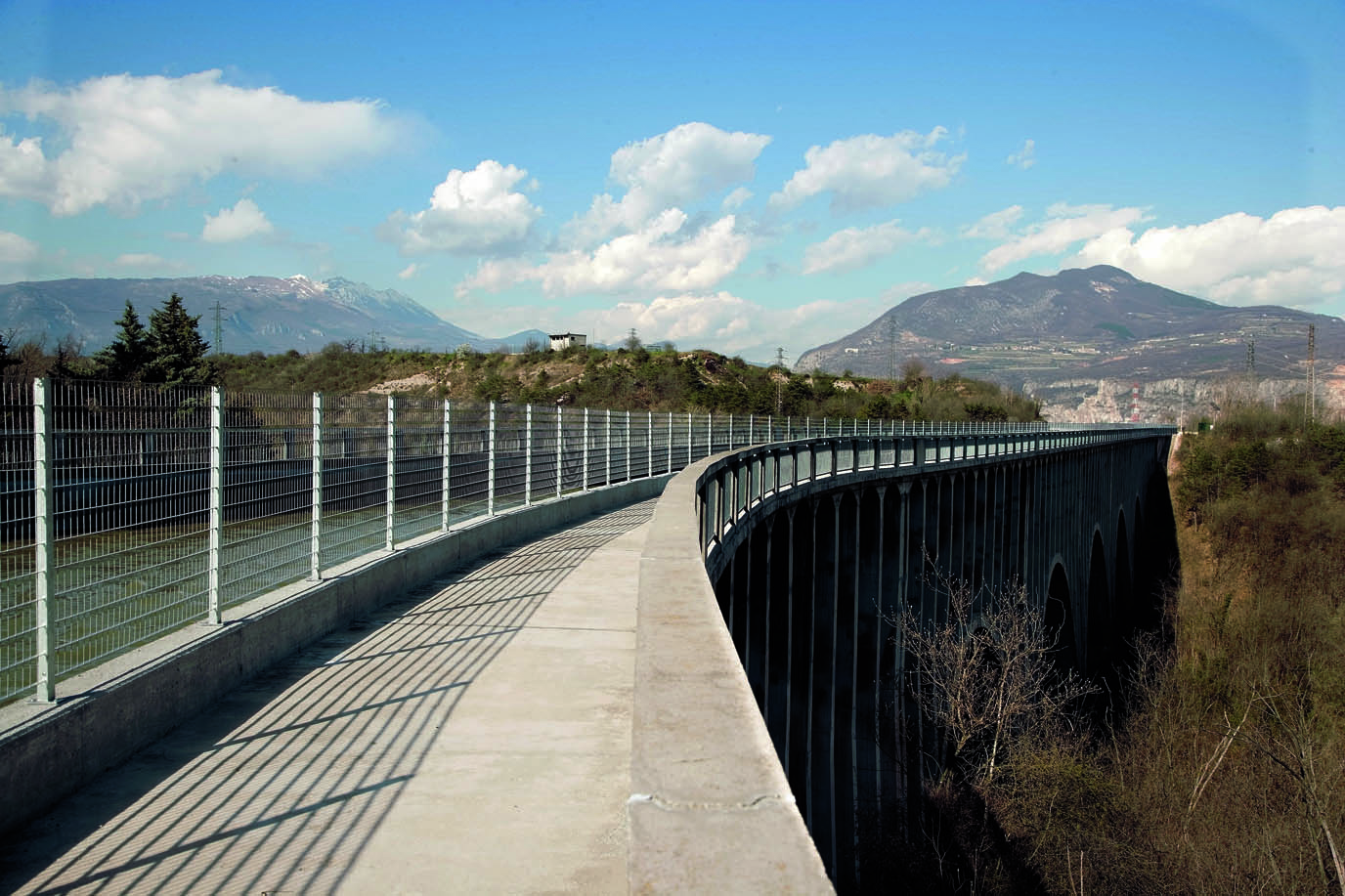 Electro-welded grating fences