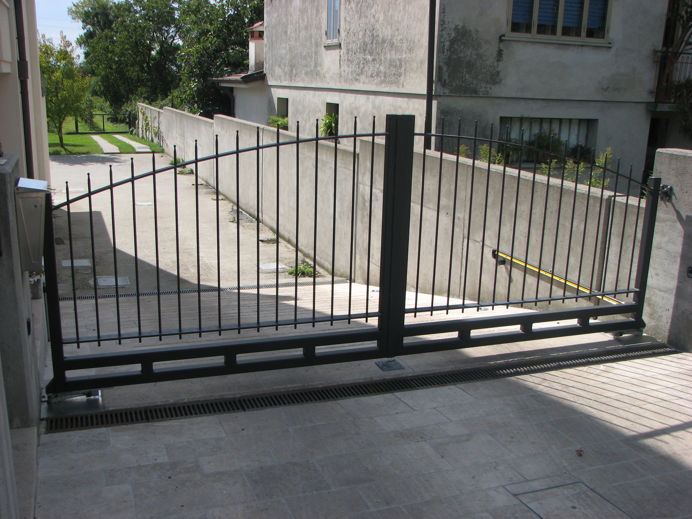 Double leaf gate