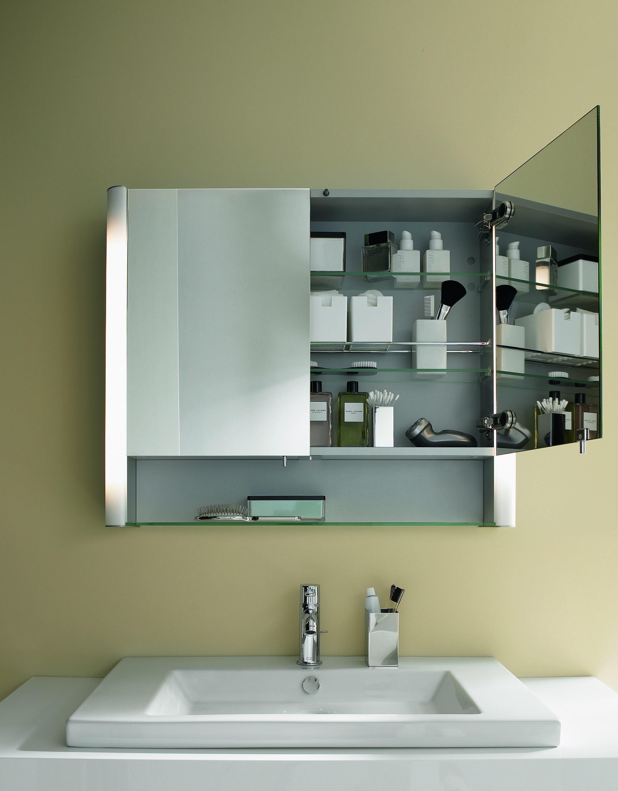 Universal + Illuminated Mirrors