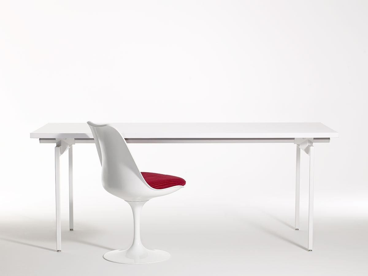 Tulip Armless Chair by Eero Saarinen