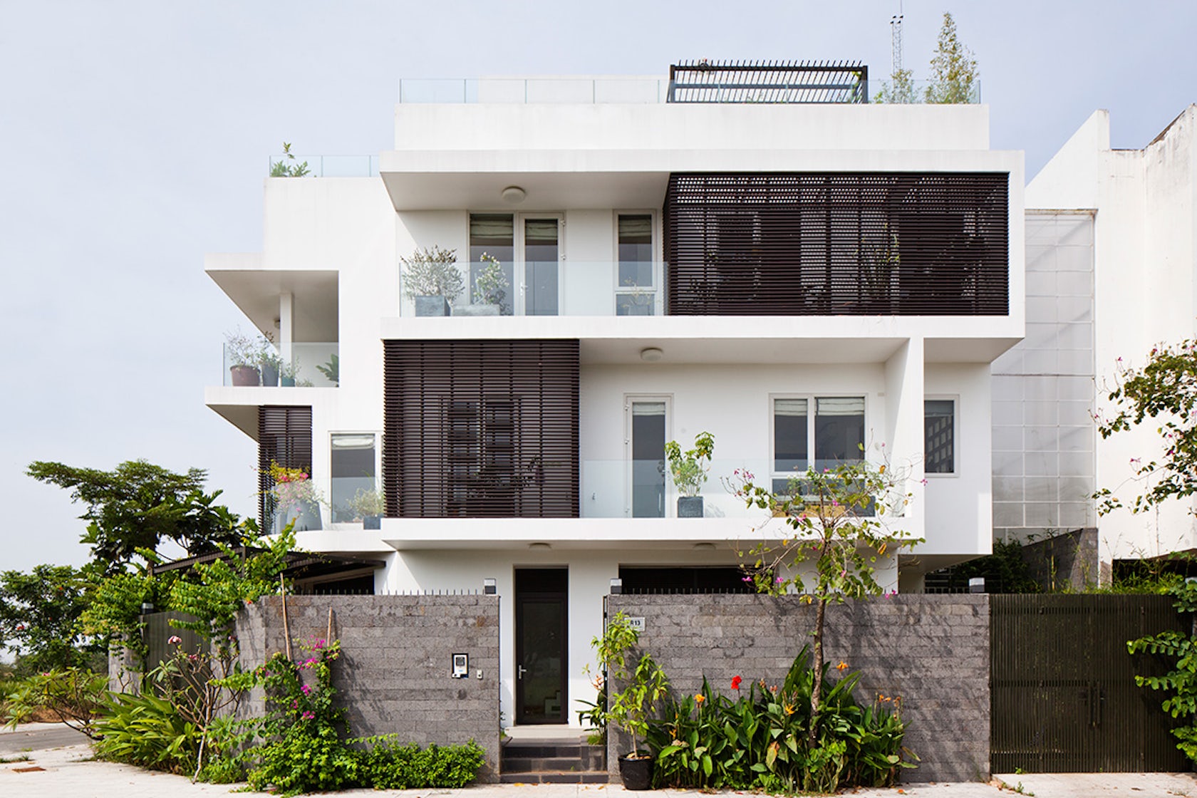 D2 Town House by MM++ Architects / MIMYA