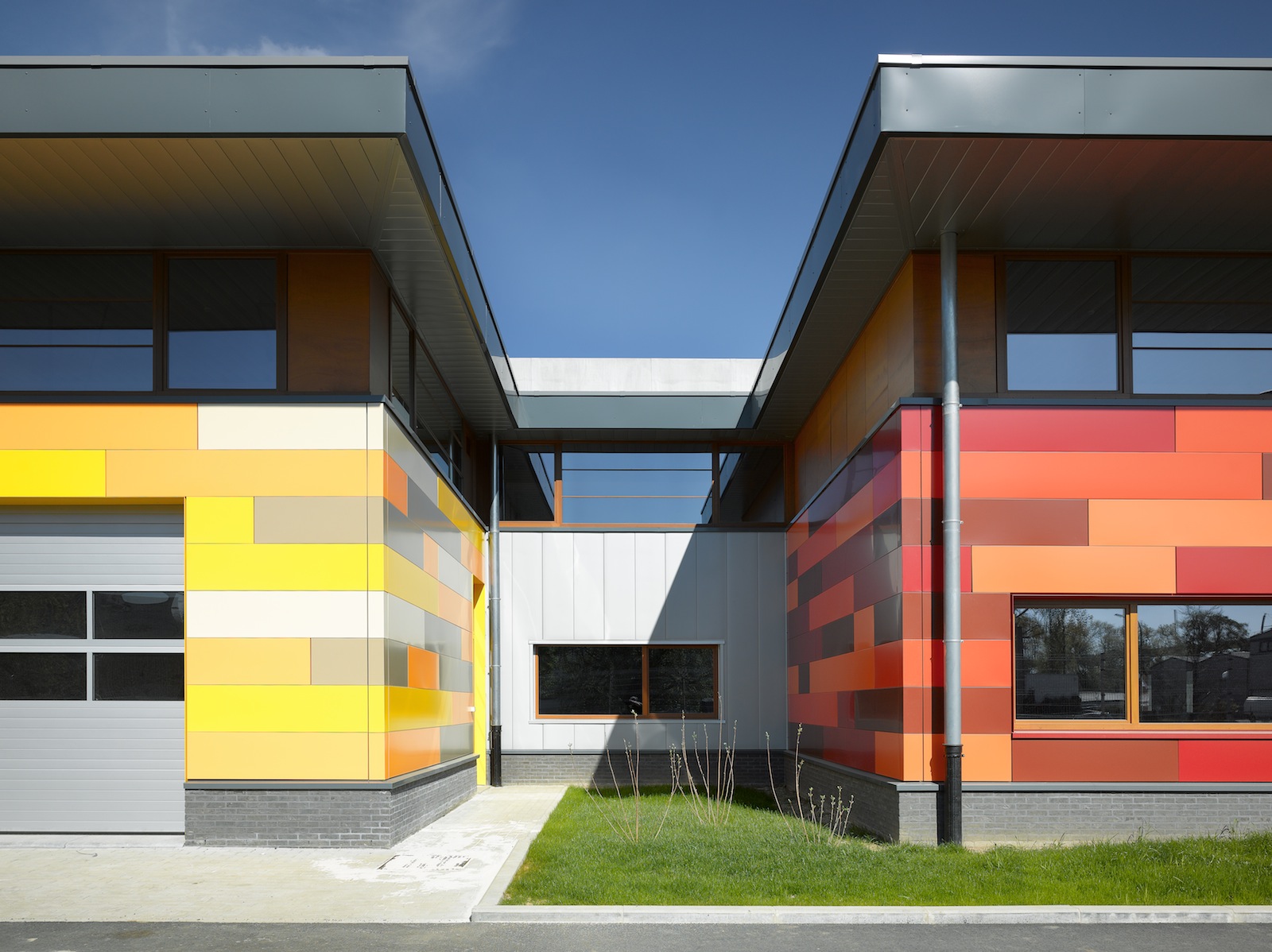 Newton Park Complex by BAEB Bureau d'Architects Emmanuel Bouffioux