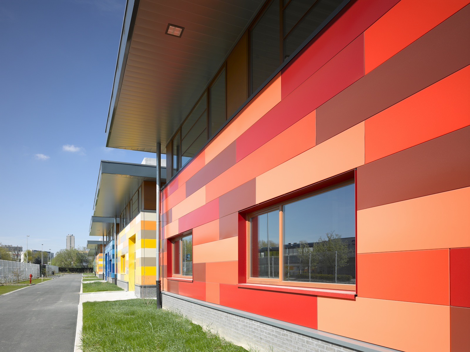 Newton Park Complex by BAEB Bureau d'Architects Emmanuel Bouffioux