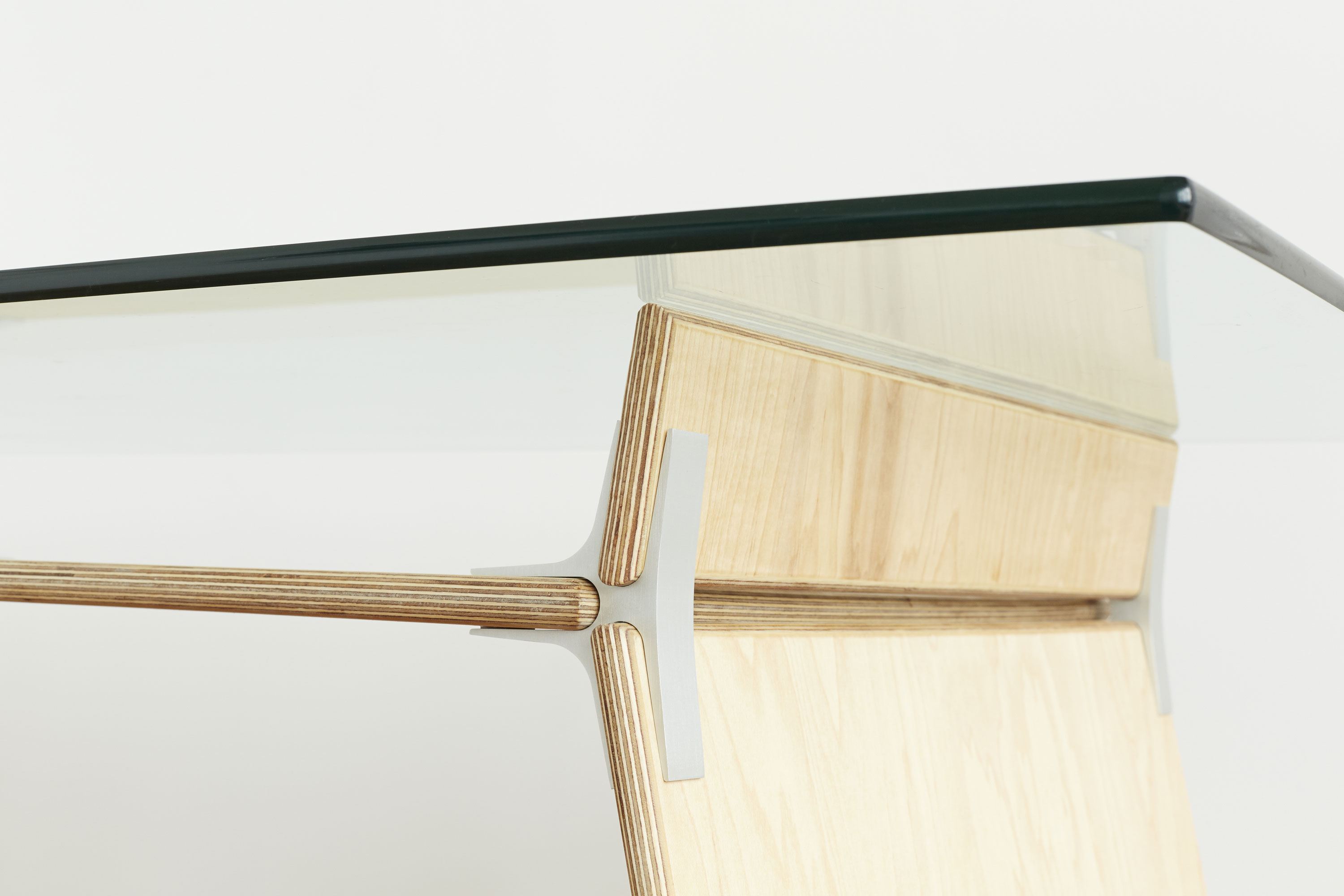 Modos Glass Desk