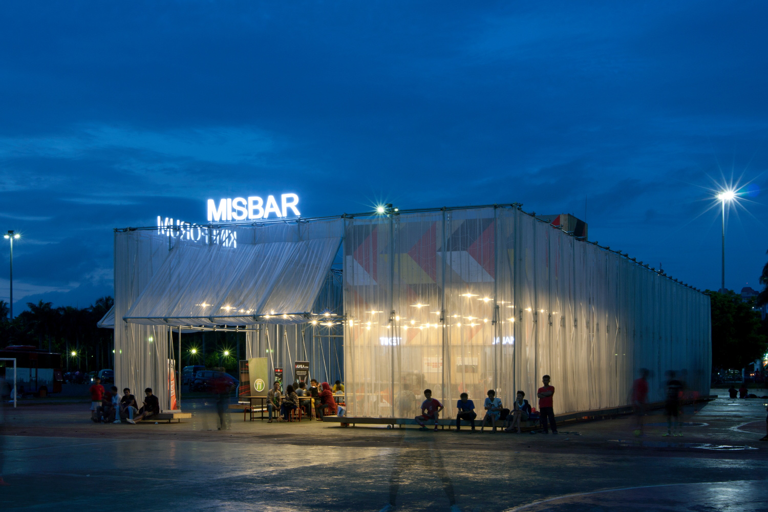 © Csutoras & Liando