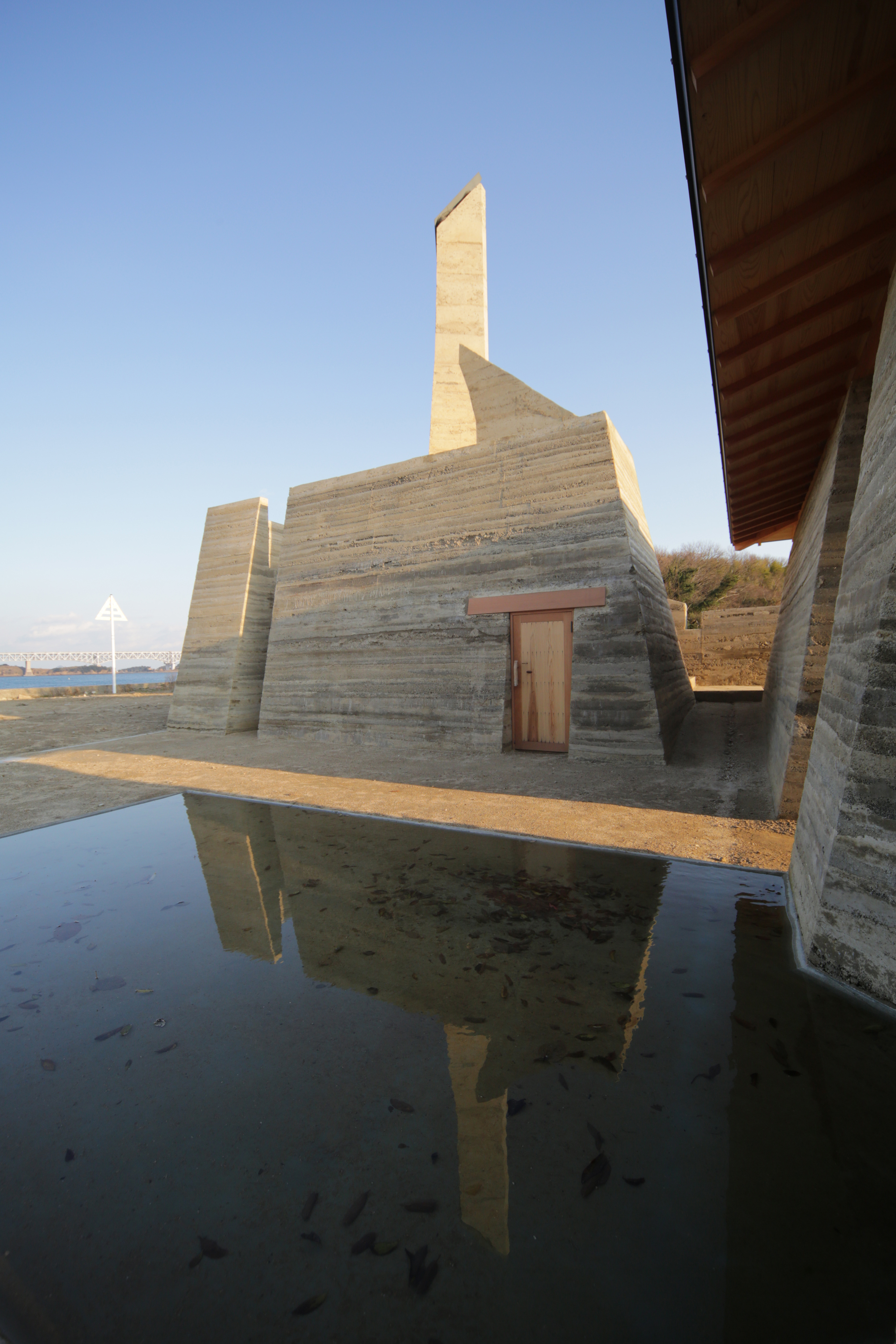 Strapping Structures 7 EarthquakeResistant Buildings in Japan