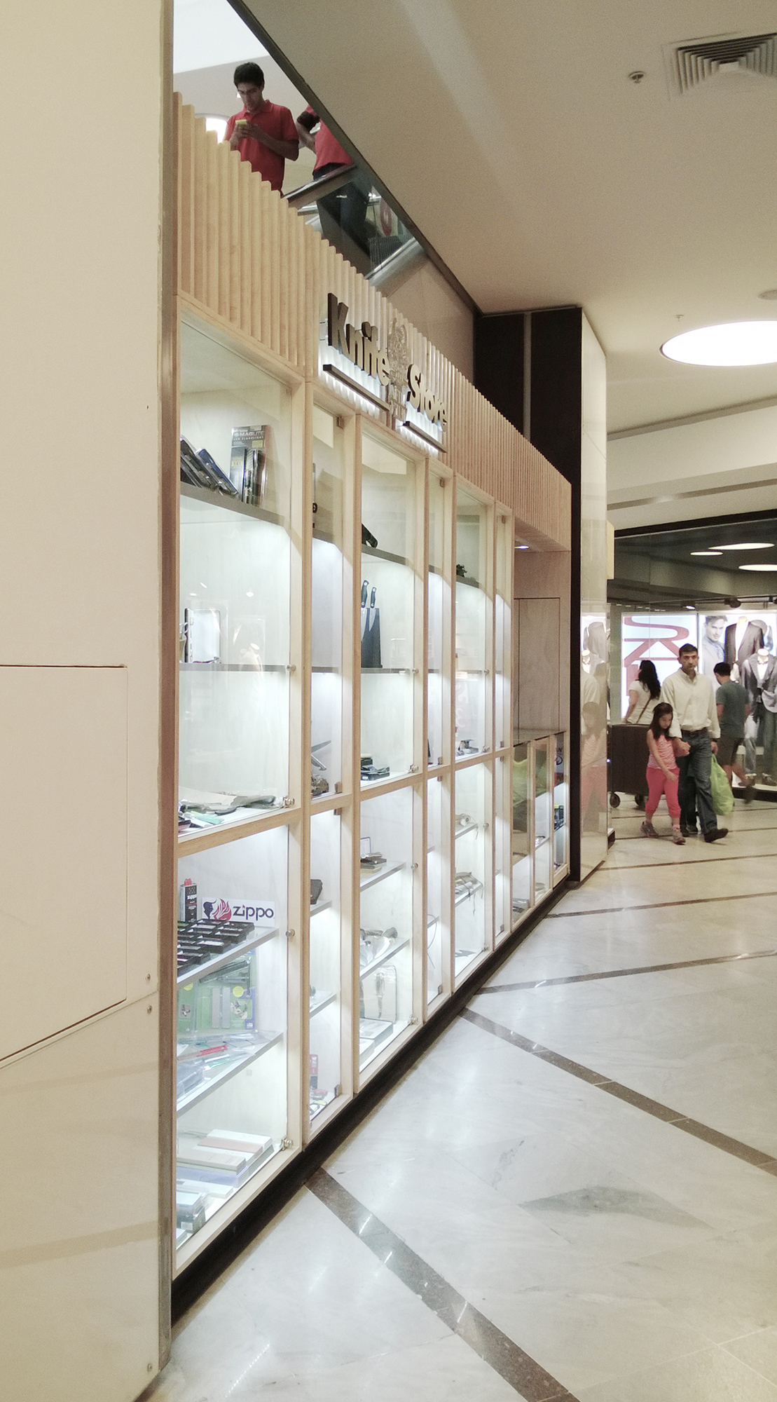 Knife Store Mall Parque Arauco by SZAA (Sarmiento Zamora Associated