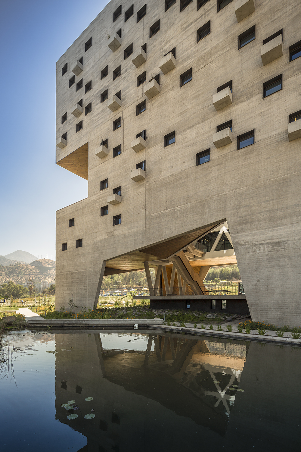 © Duque Motta & AA, RHGH