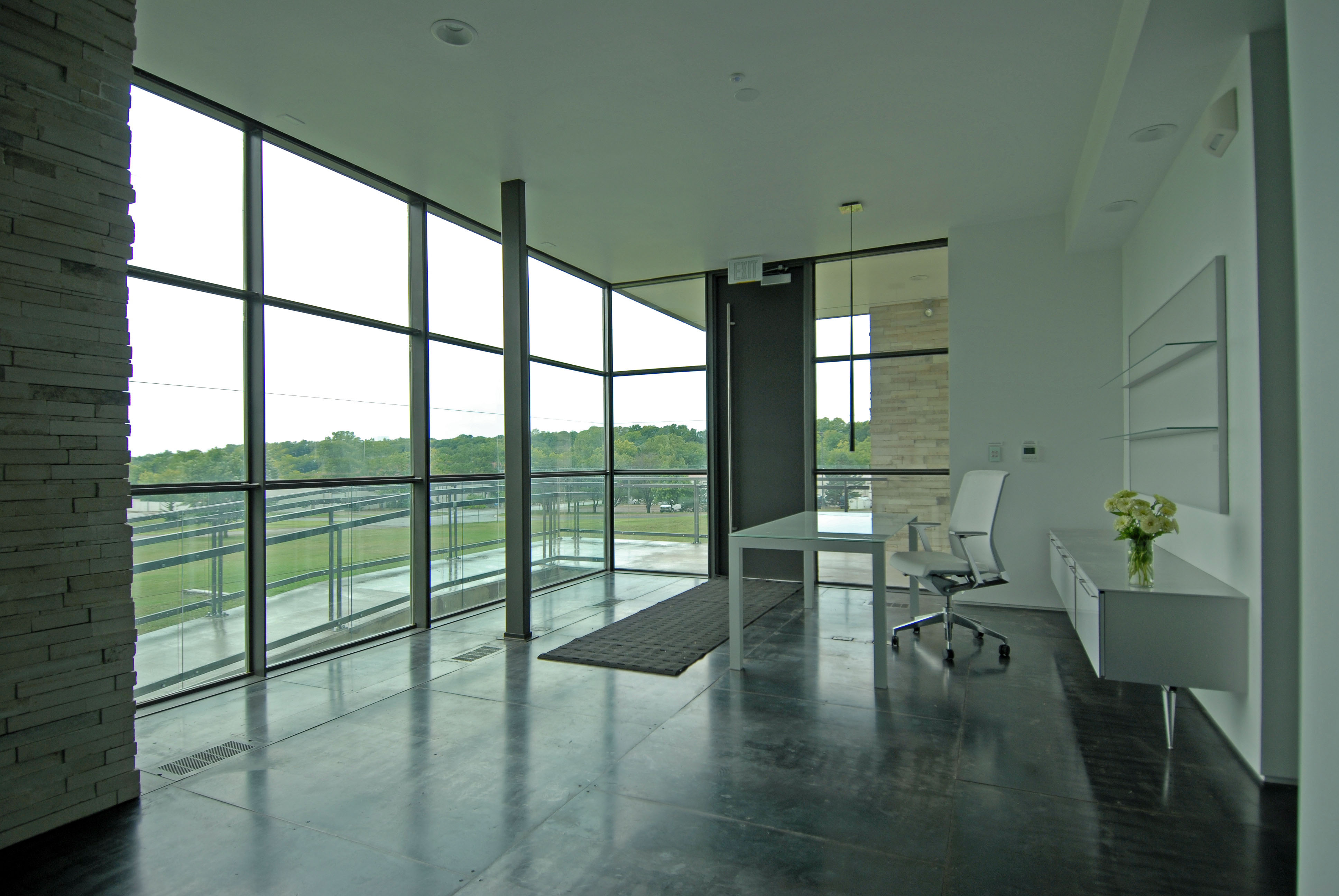 Multi detail photo. Casement window. Узкое высокое окно. Фото столовой с тонированными окнами. Интерьер комнаты с окном.