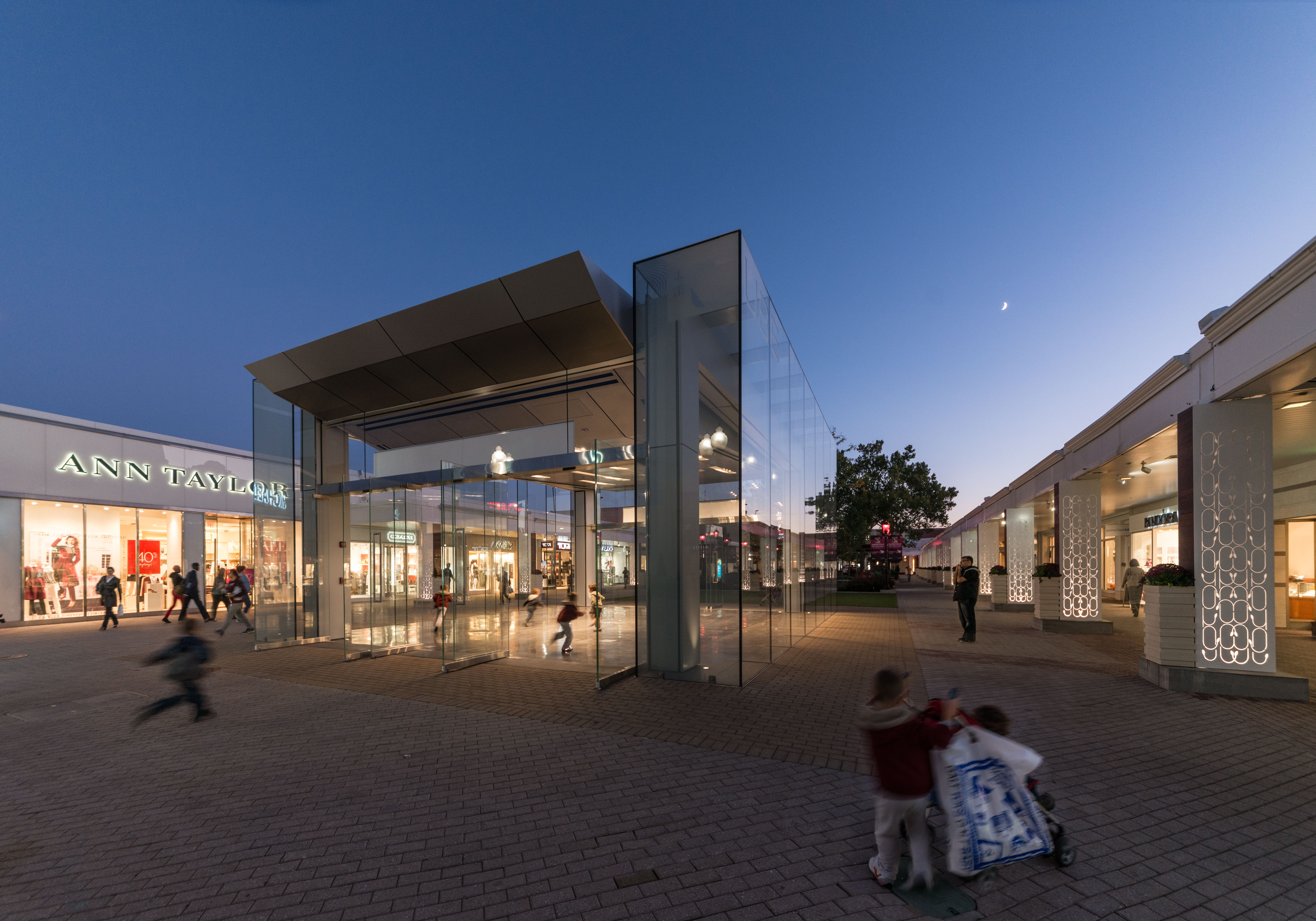 WESTFIELD OLD ORCHARD GLASS CUBE Architizer