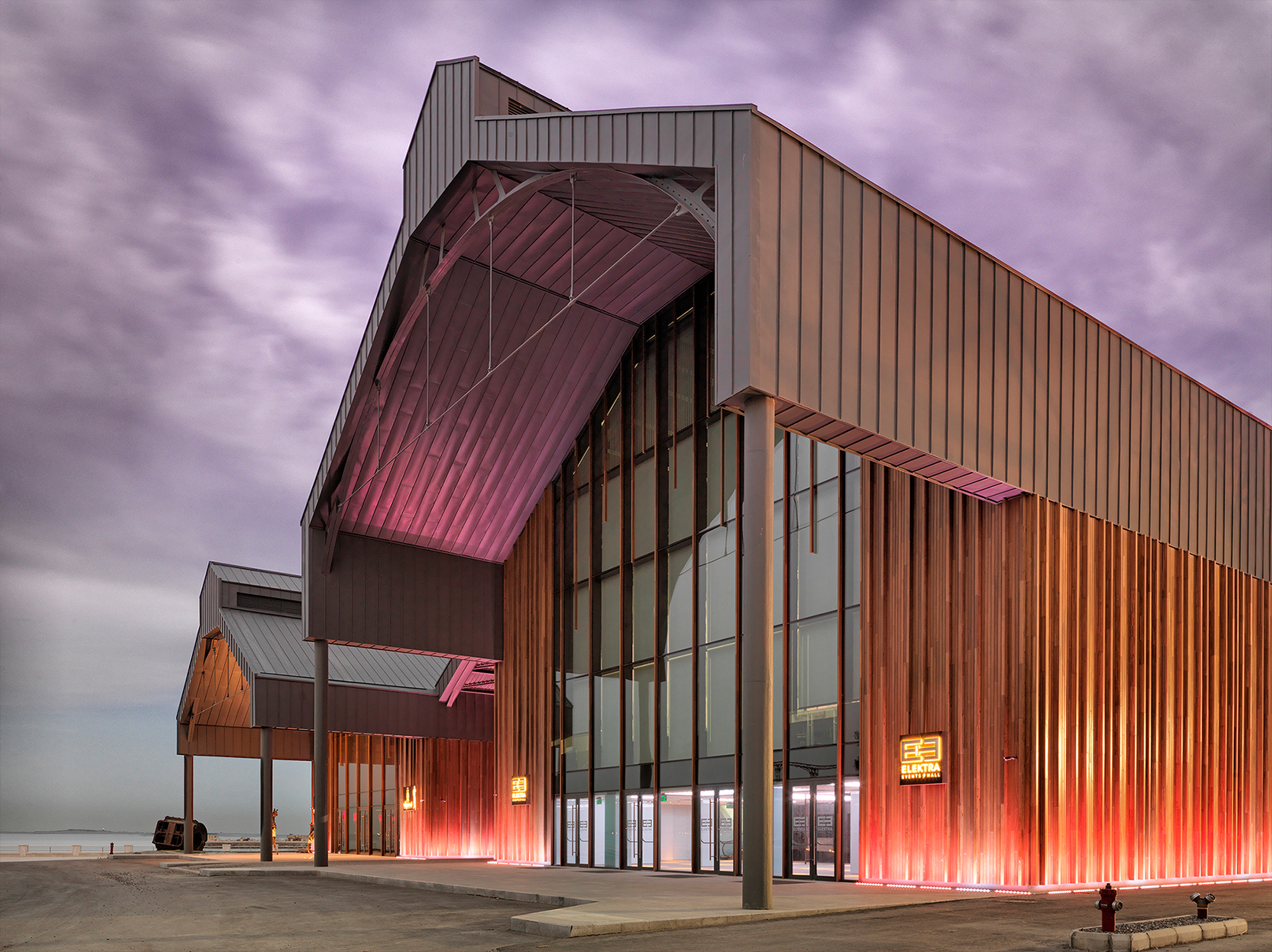 Генераторная здание снаружи industrial. Newpower. Солнечный накопитель электроэнергии. Джаз клубы архитектура фасады. Нов powered.