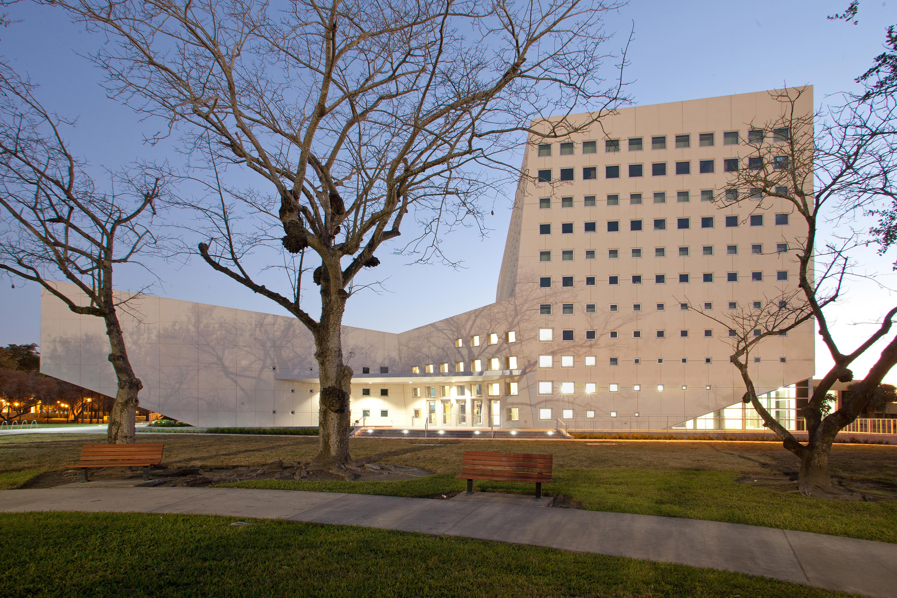 University of Miami Student Activities Center by Arquitectonica