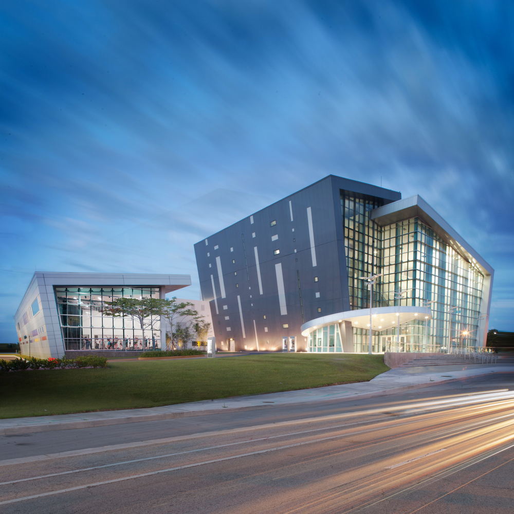 University of Miami Student Activities Center by Arquitectonica