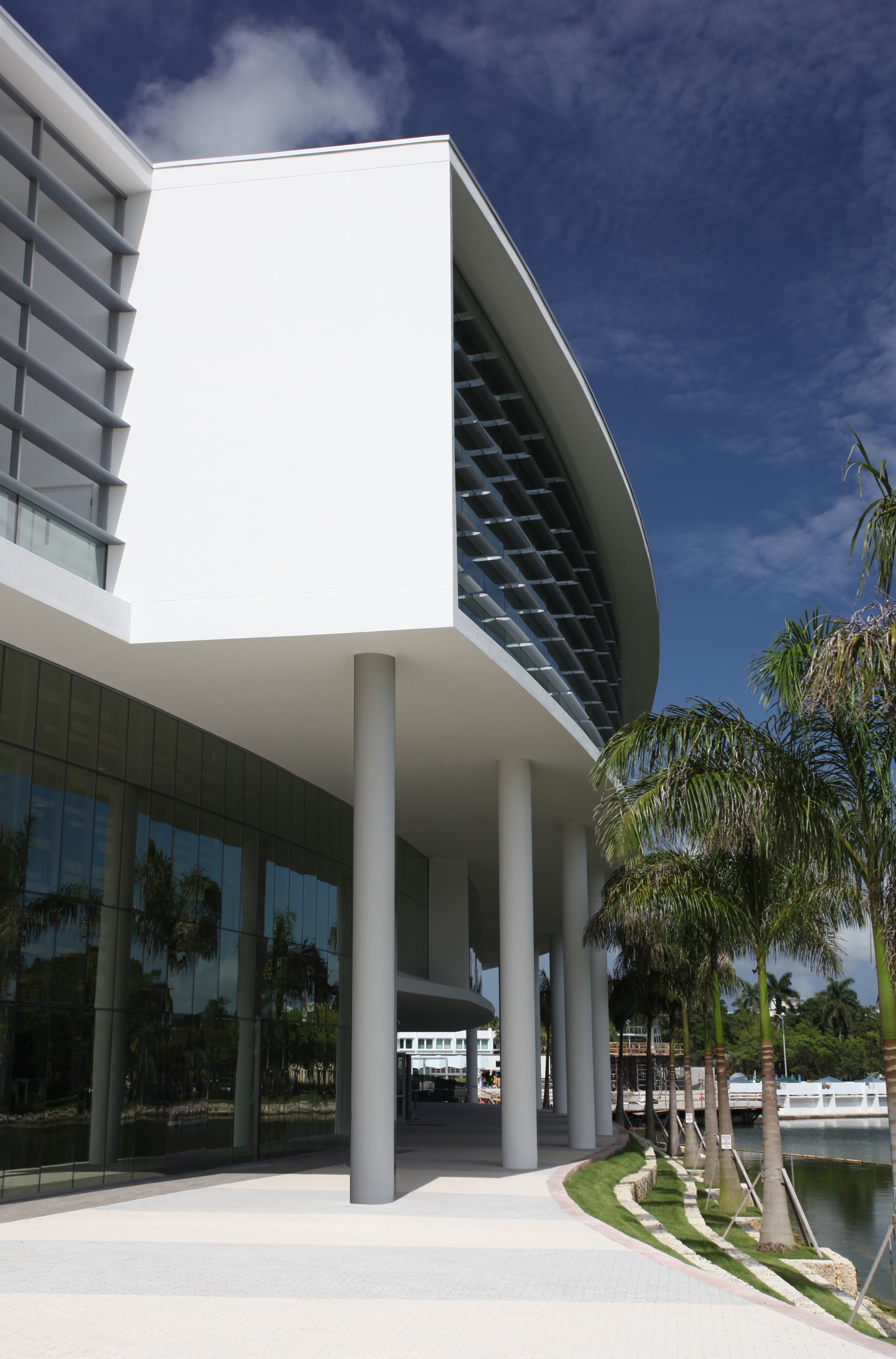 University of Miami Student Activities Center by Arquitectonica