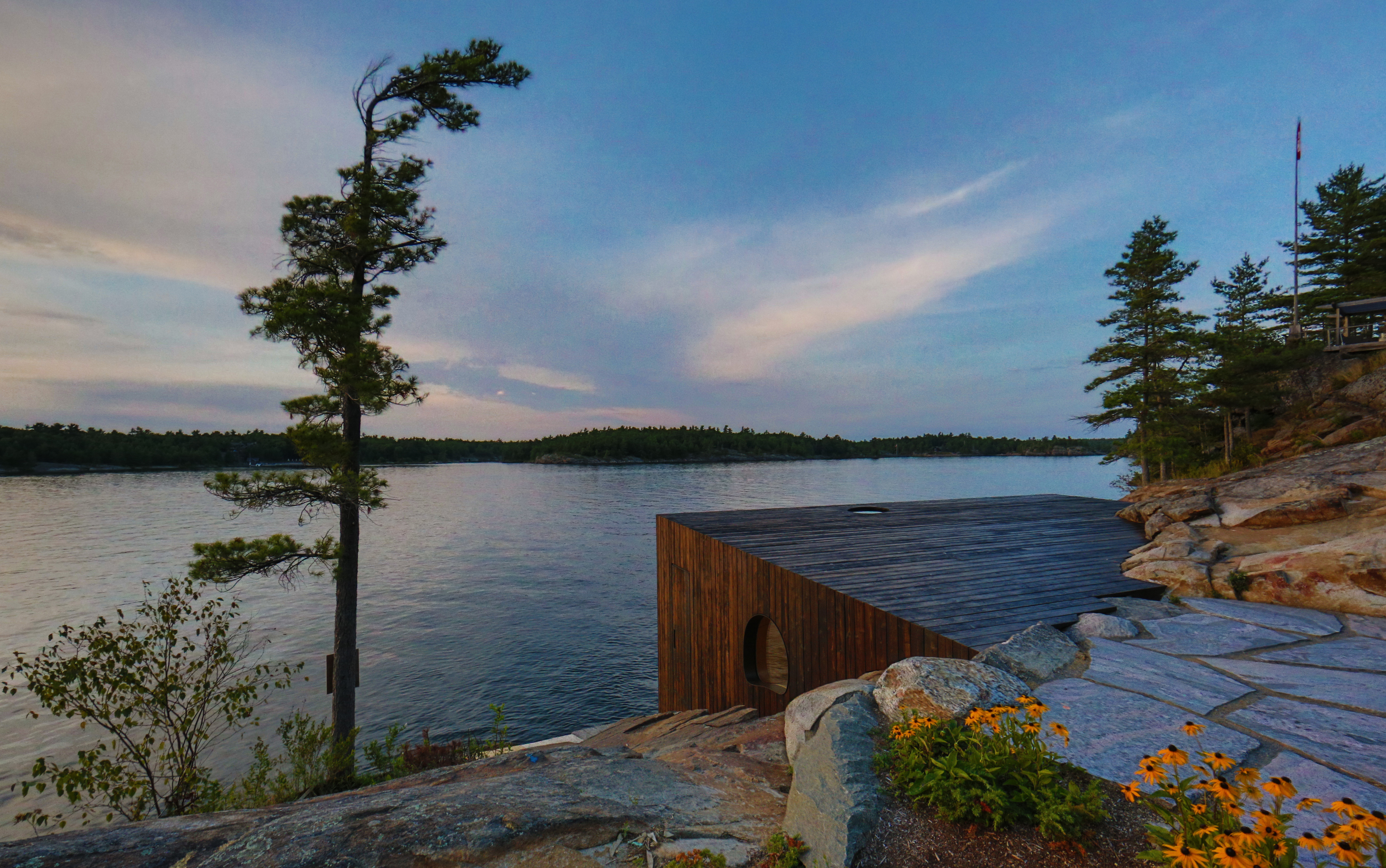 Lake side. Озеро Гурон. Баня на берегу озера. Домики на озере Гурон. Дом у озера Гурон.