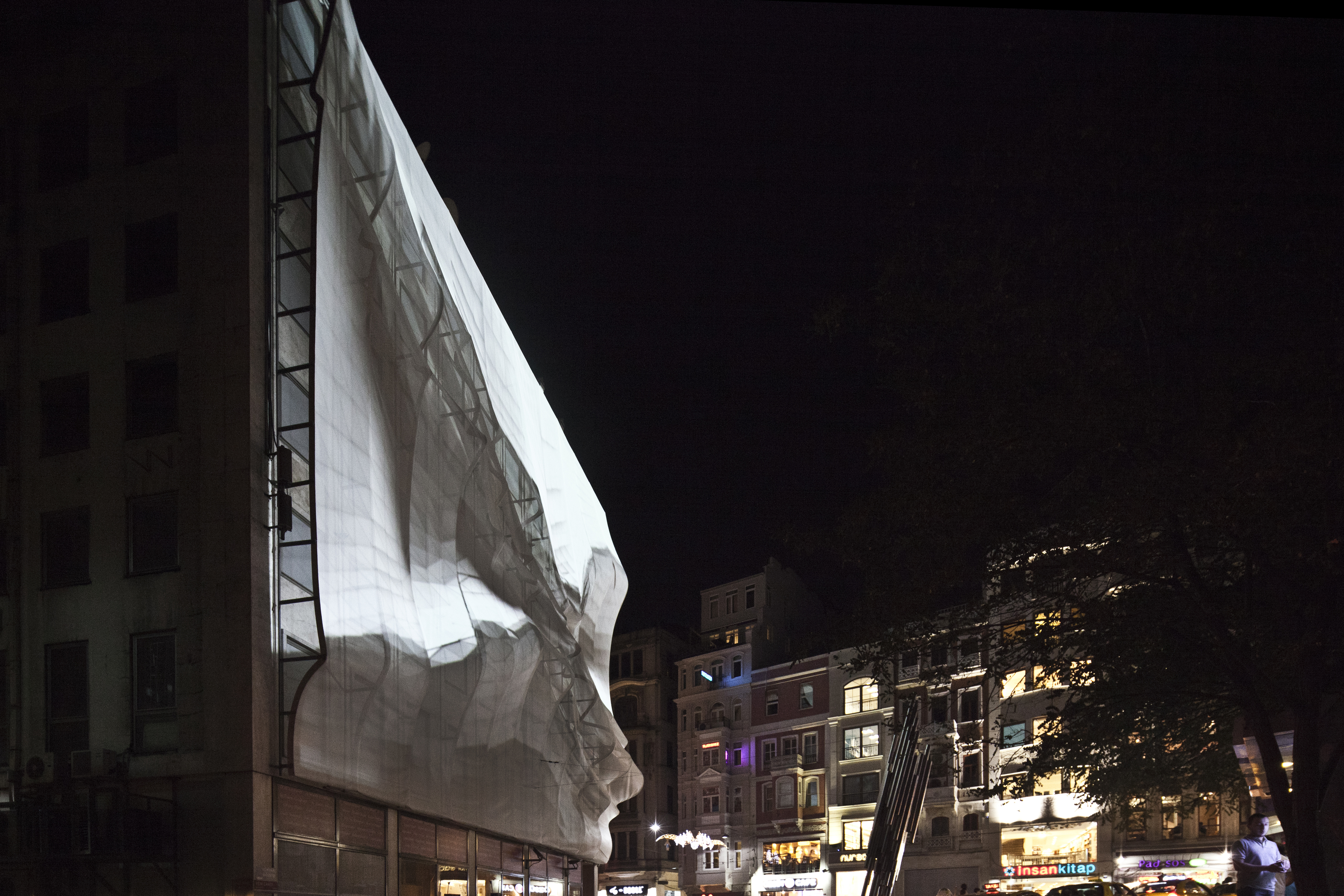 © Alper Derinboğaz, Salon