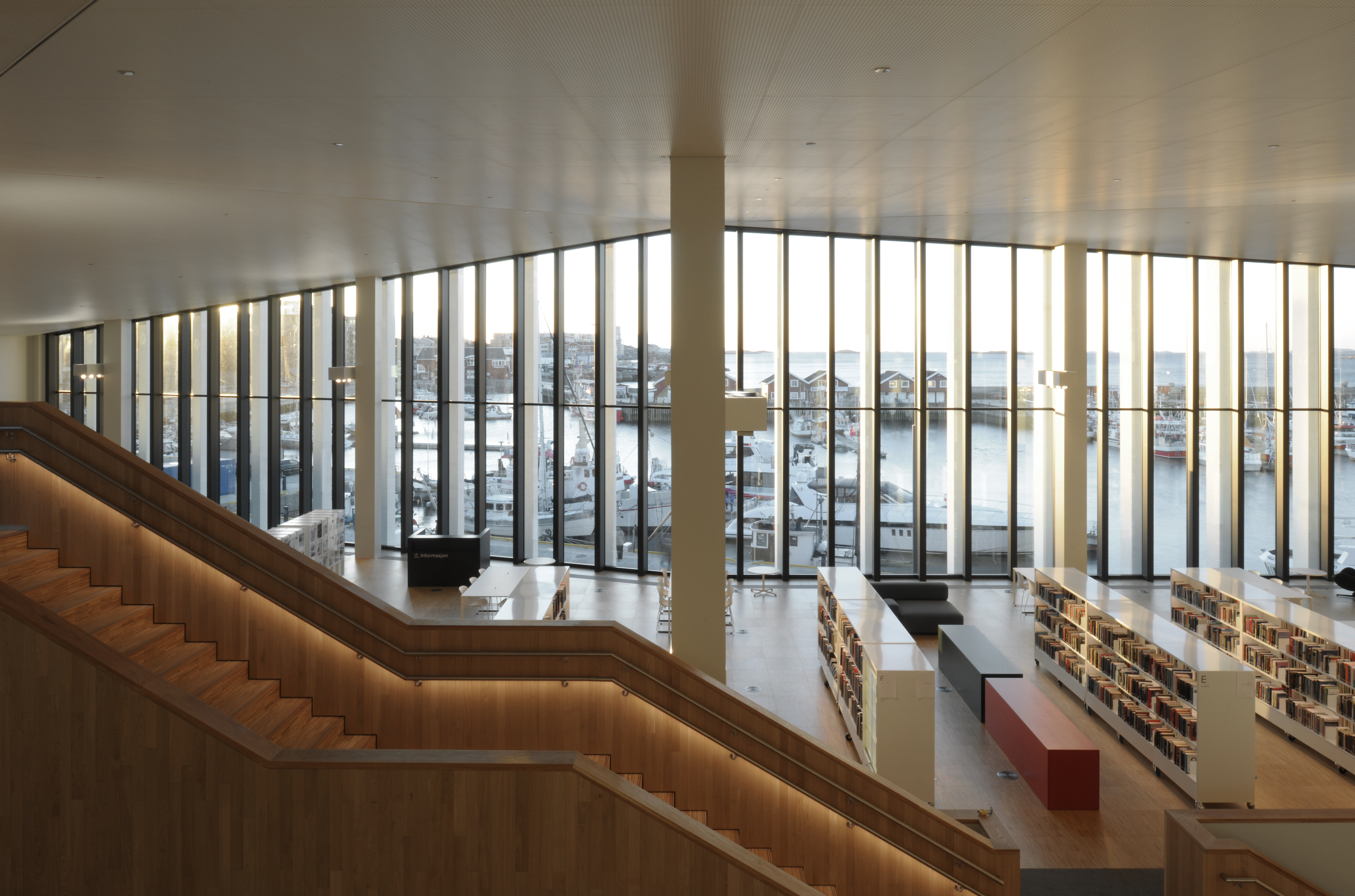 Compiled library. Библиотека в Норвегии. Библиотека Модерн здание. Концертный зал публичной библиотеки. DRDH Architects.