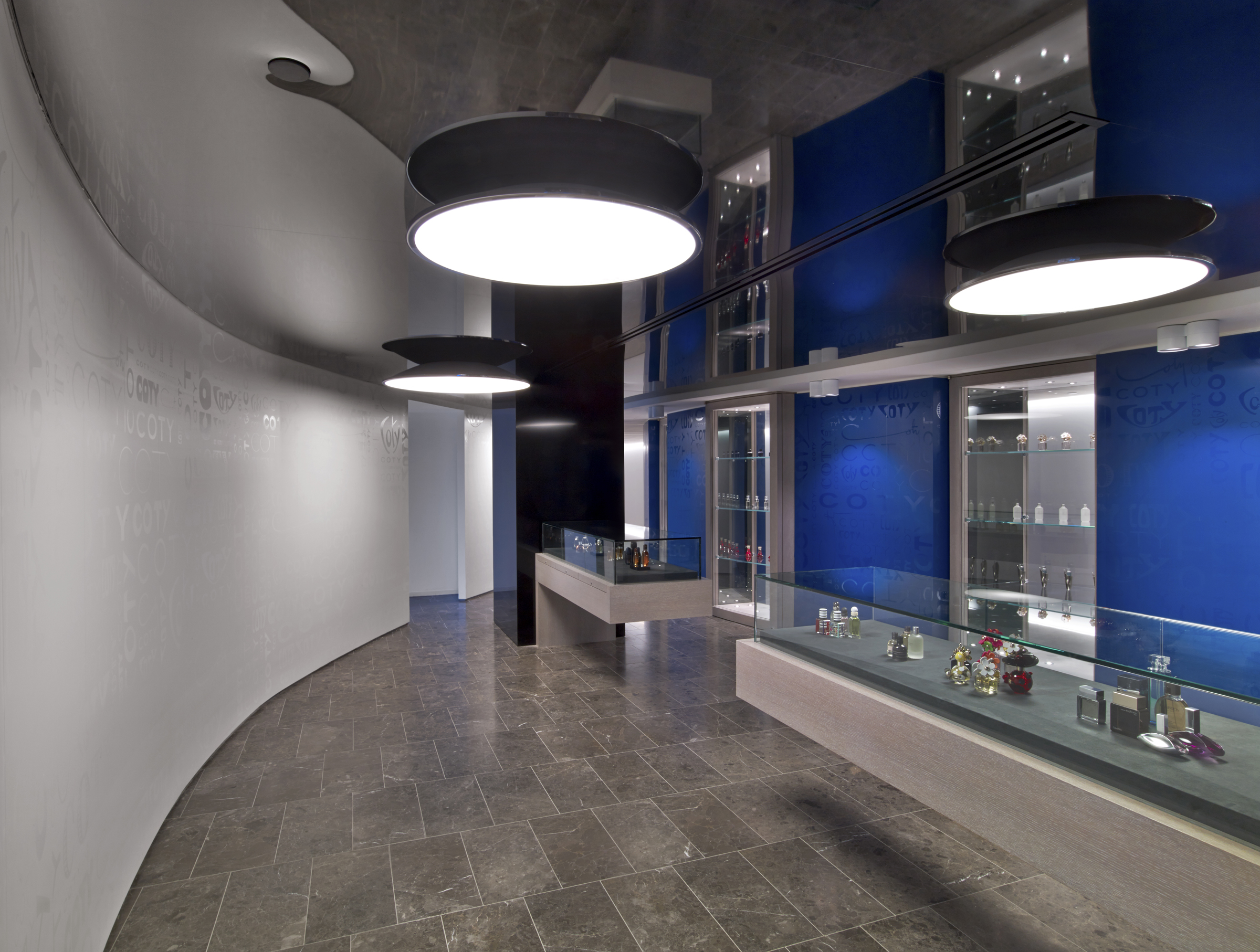 Monolithic Reflective Ceiling