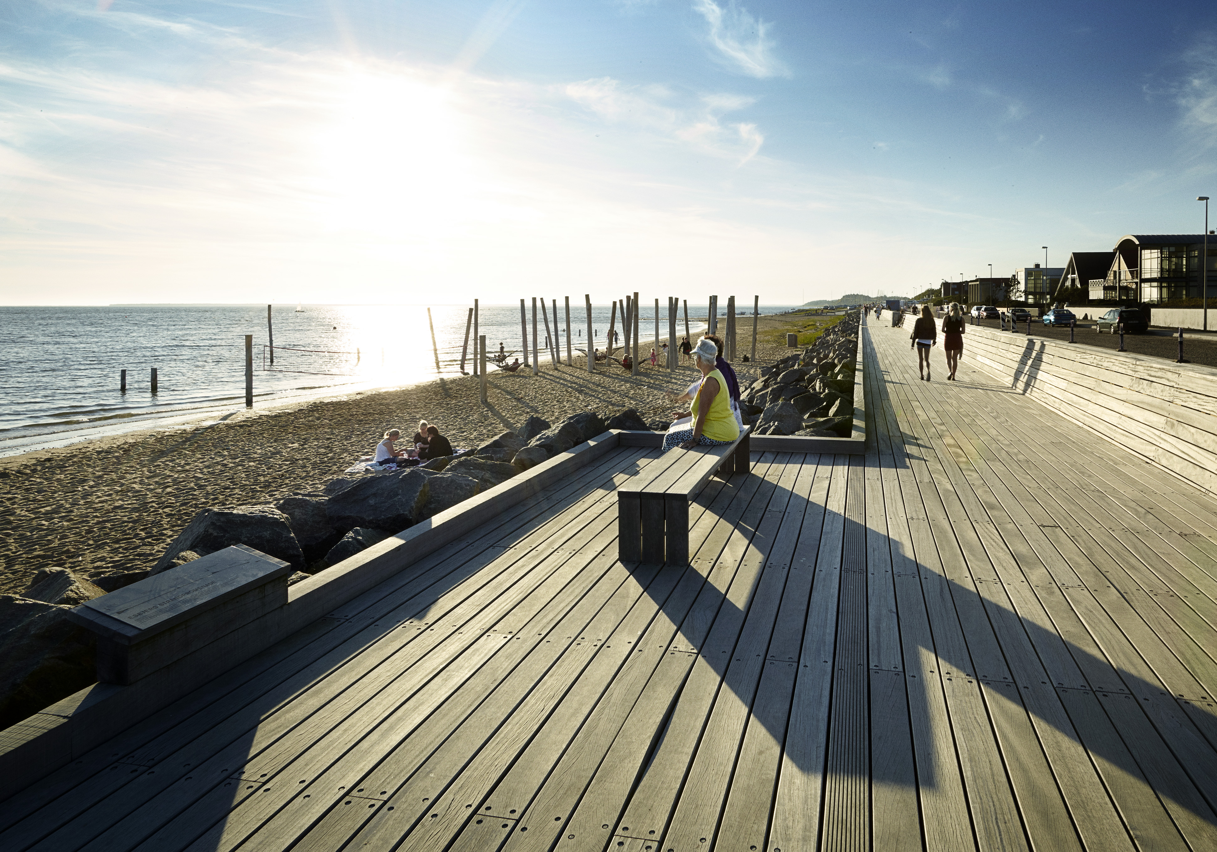 Деревянная набережная. Эсбьерг пляж. Набережная Hornsbergs Strandpark в Стокгольме. Променад на Крестовском. Деревянная набережная на Крестовском острове.