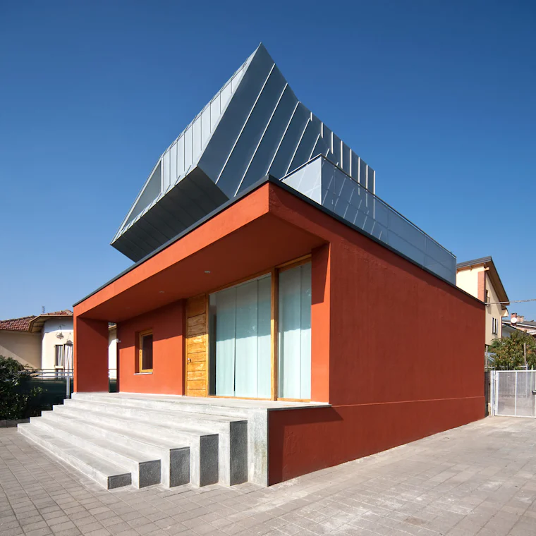 Lean In: 7 Slanted Houses with a New Perspective - Architizer Journal