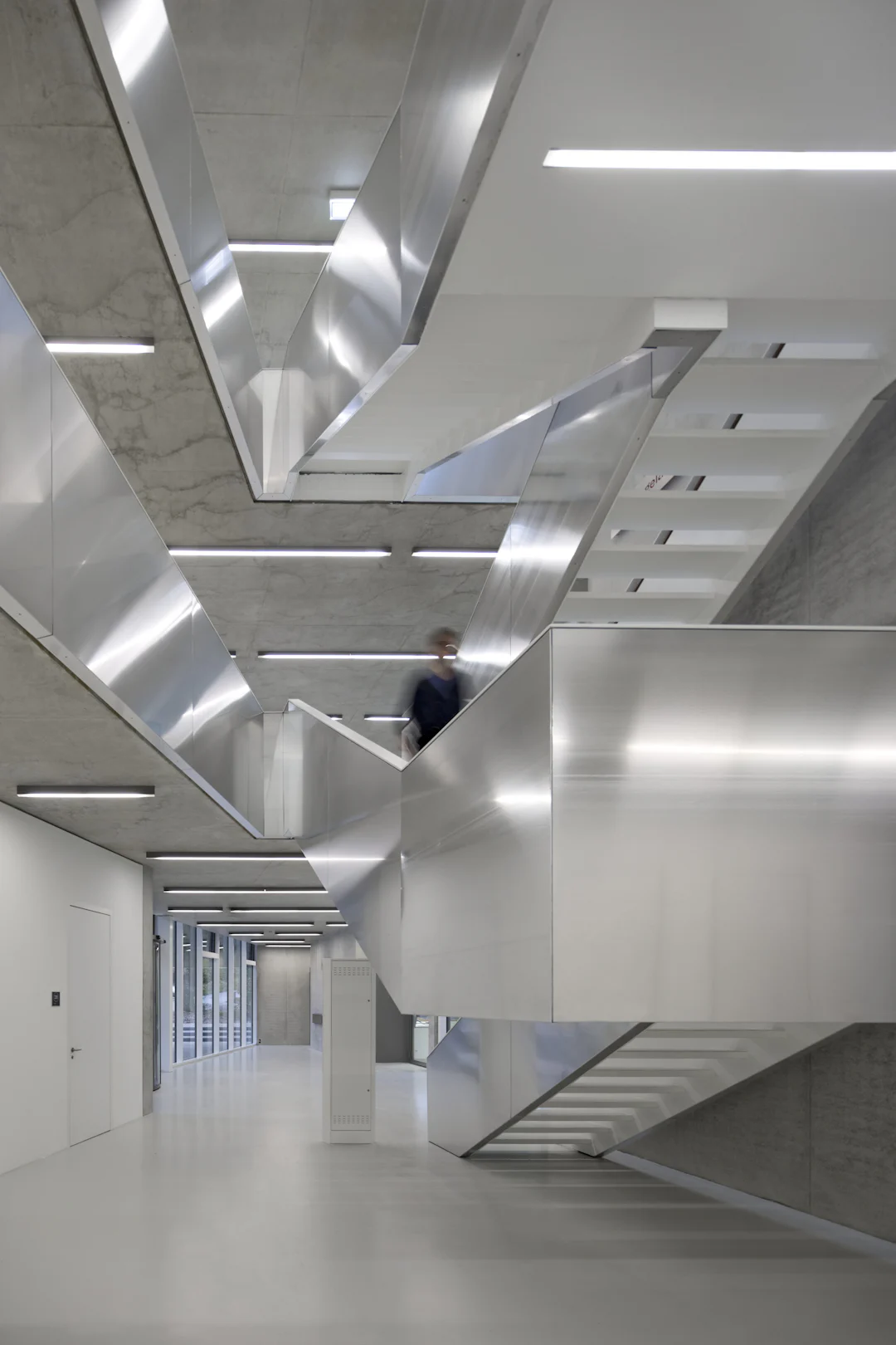 Helmholtz-Institute for Electrochemical Energy Storage HIU, University ...