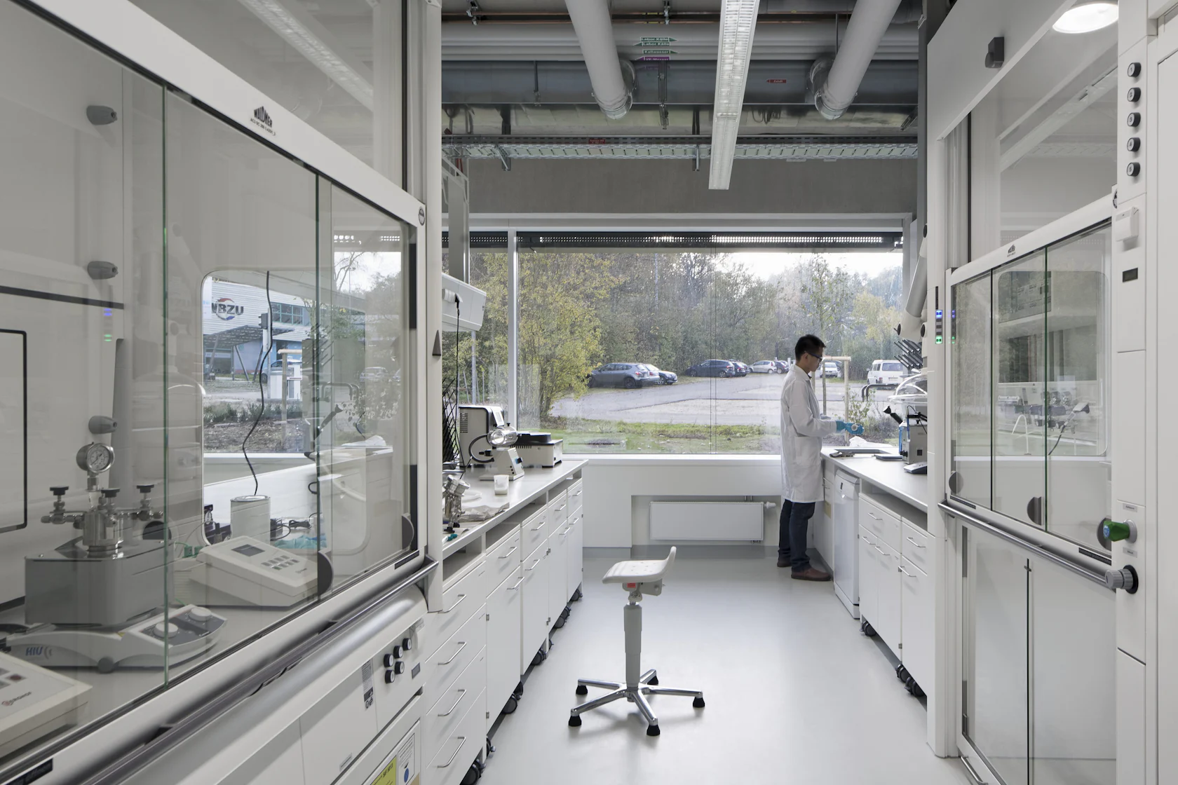 Helmholtz-Institute for Electrochemical Energy Storage HIU, University ...