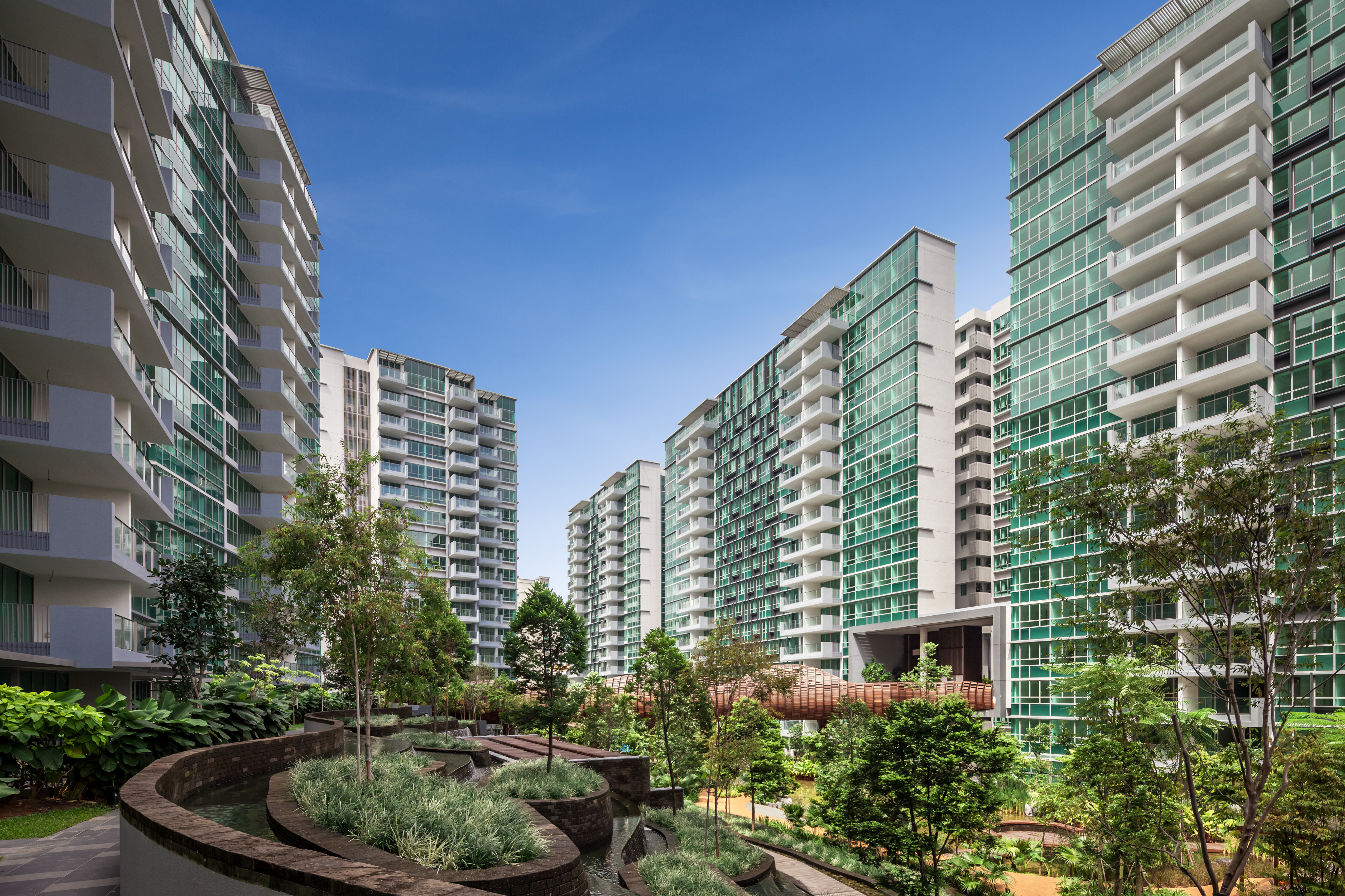 Свободные жилые. Сингапур жилые кварталы. Жилые дворы Сингапура. Жилой комплекс. Многоквартирный дом.