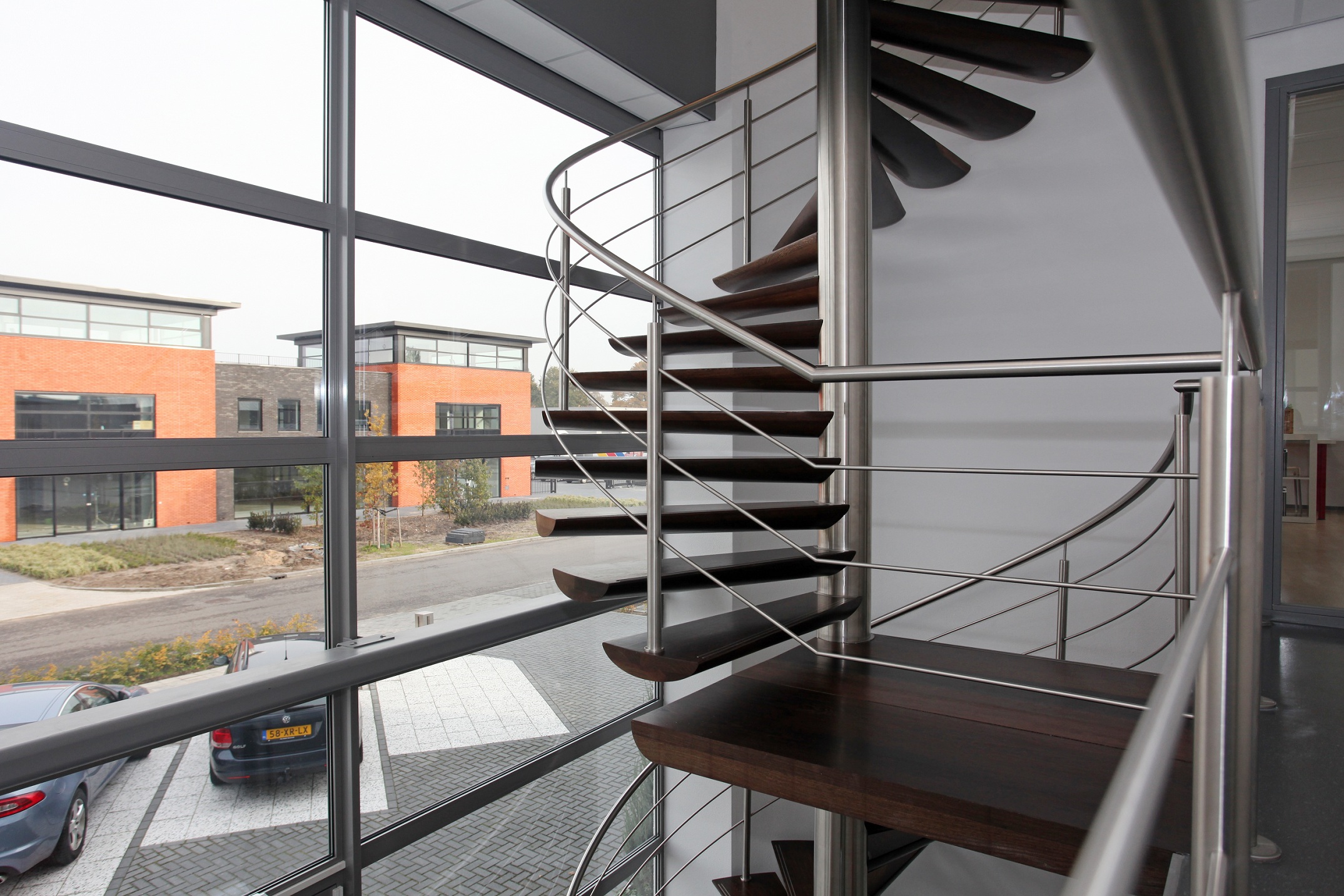 Moon by EeStairs® - Floating spiral stairs