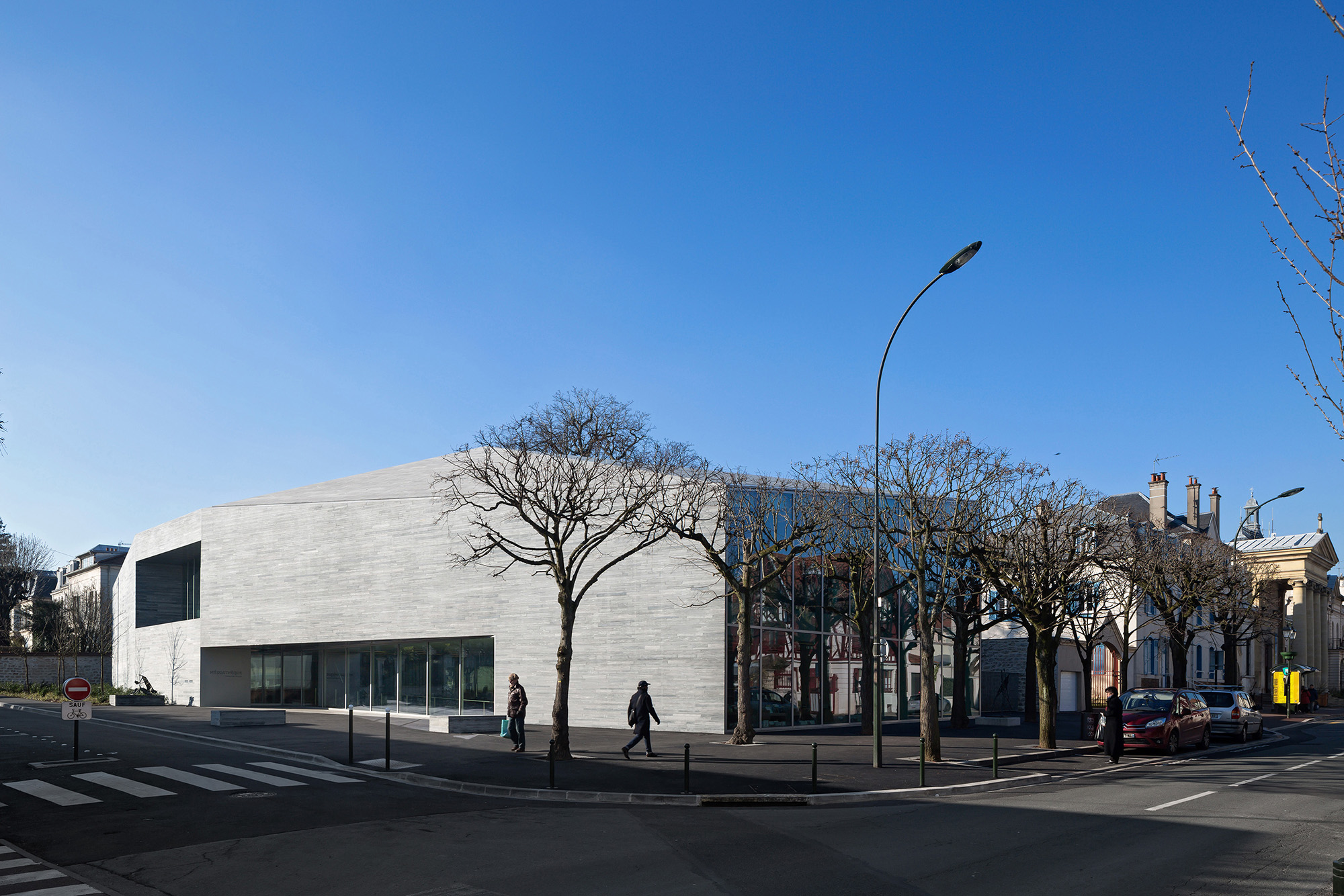 Media library in Bourg-la-Reine - Architizer