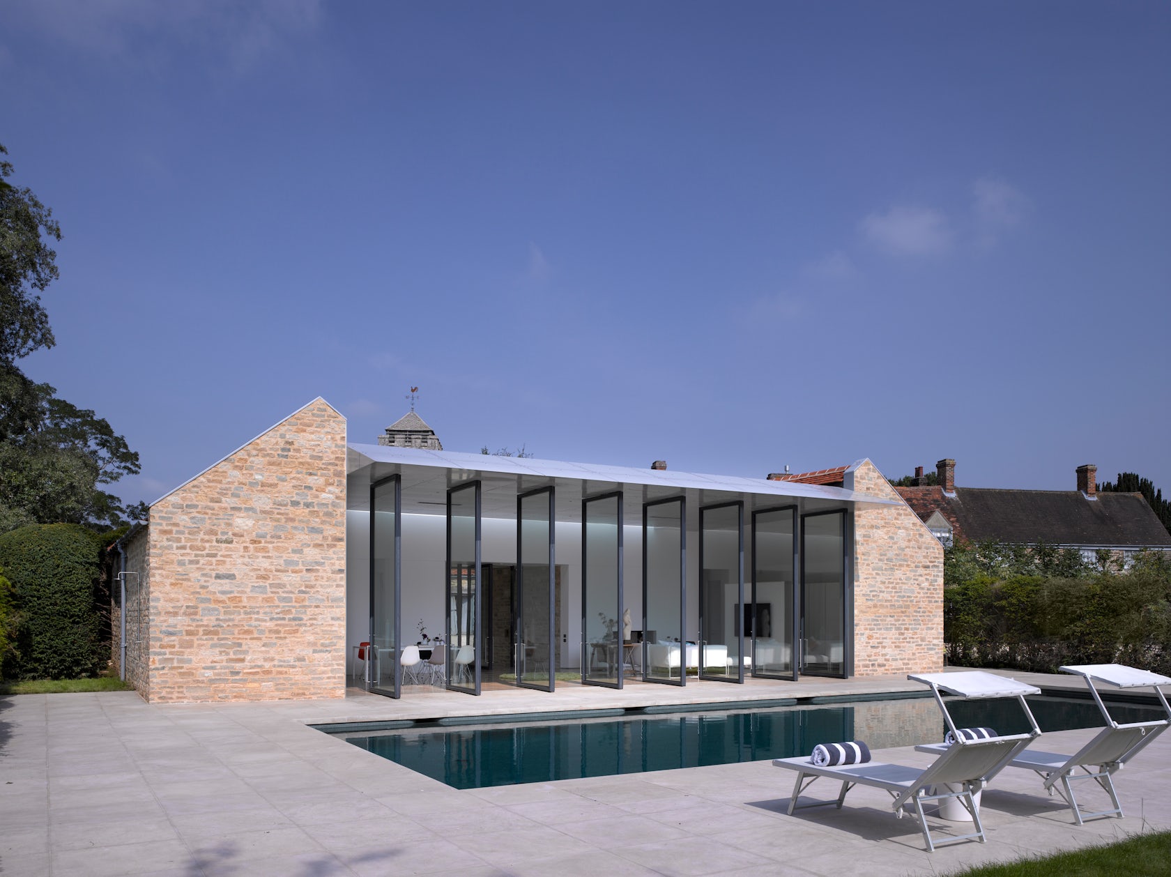 Appleton Manor Pool House by Stephen Marshall Architects 