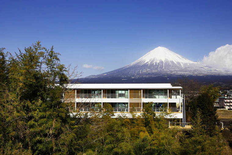 Strapping Structures: 7 Earthquake-Resistant Buildings in Japan ...