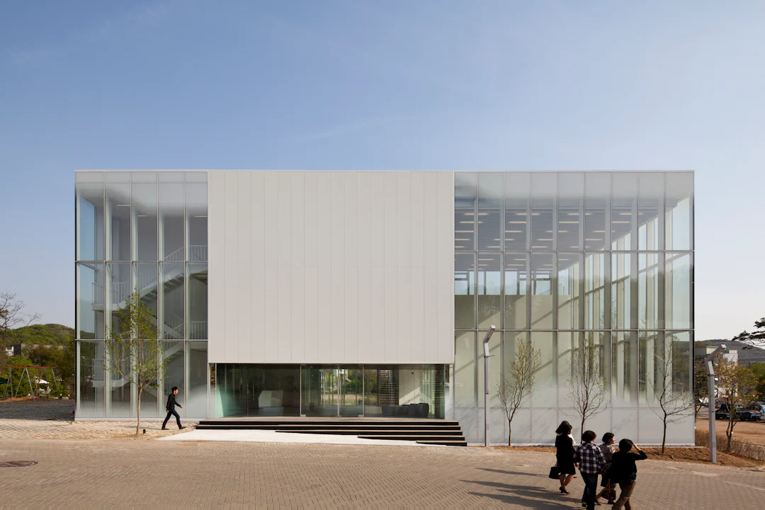 Pursuing Perfection: 8 Glass Boxes With Beautiful Detailing ...