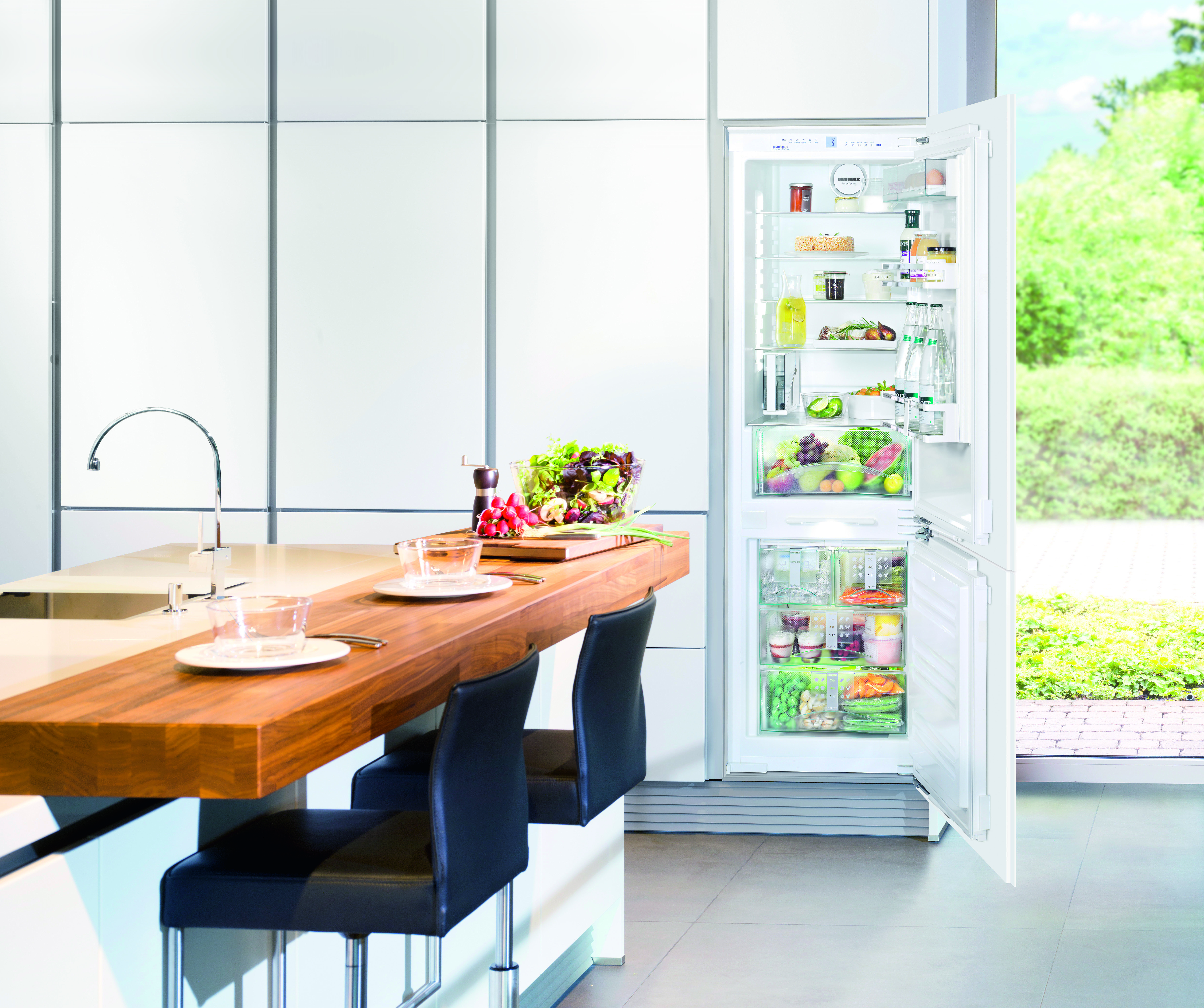 HC 1070 European Fully Integrated Refrigerator 
