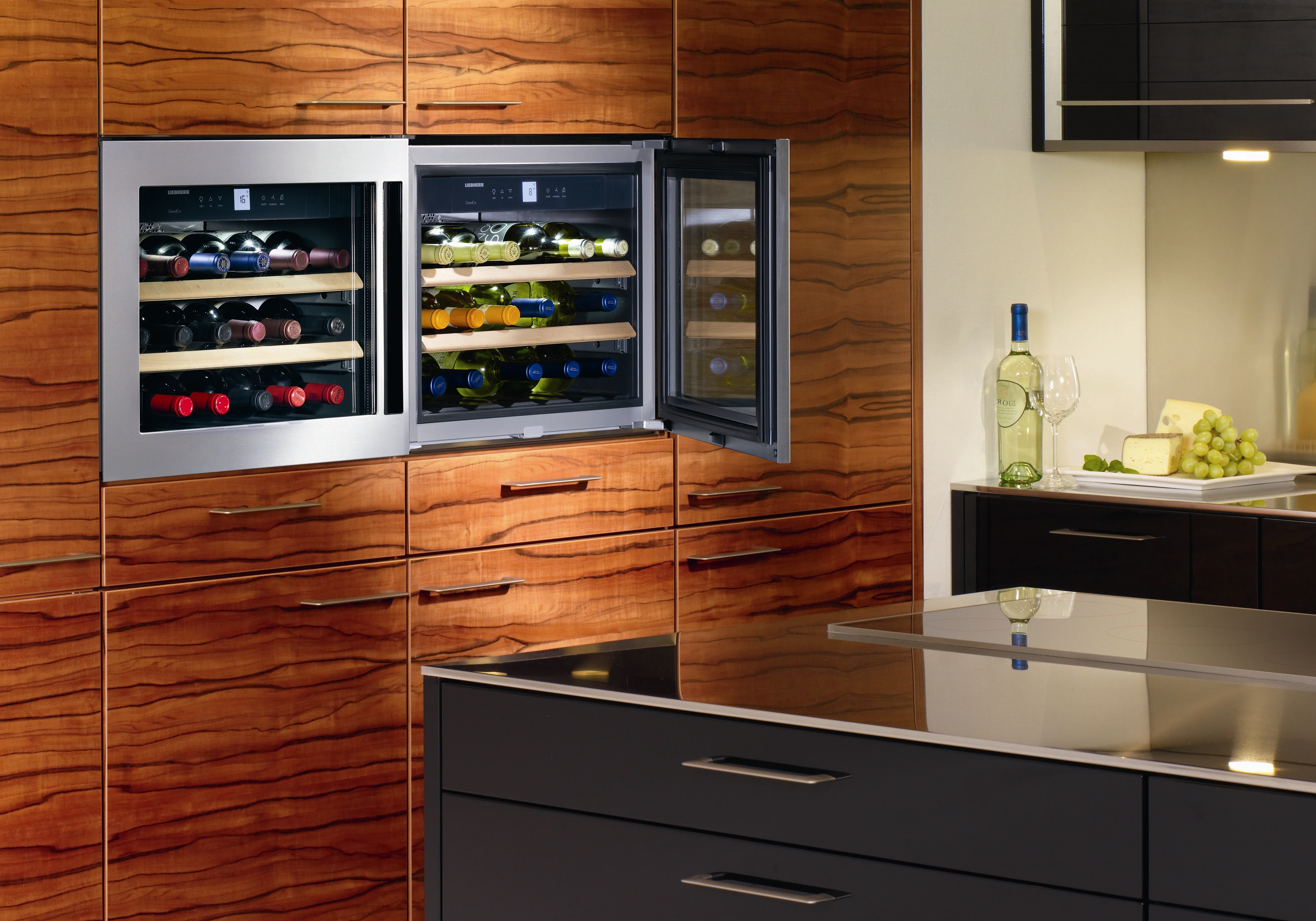 HWS 1800 Fully Integrated Wine Refrigerator