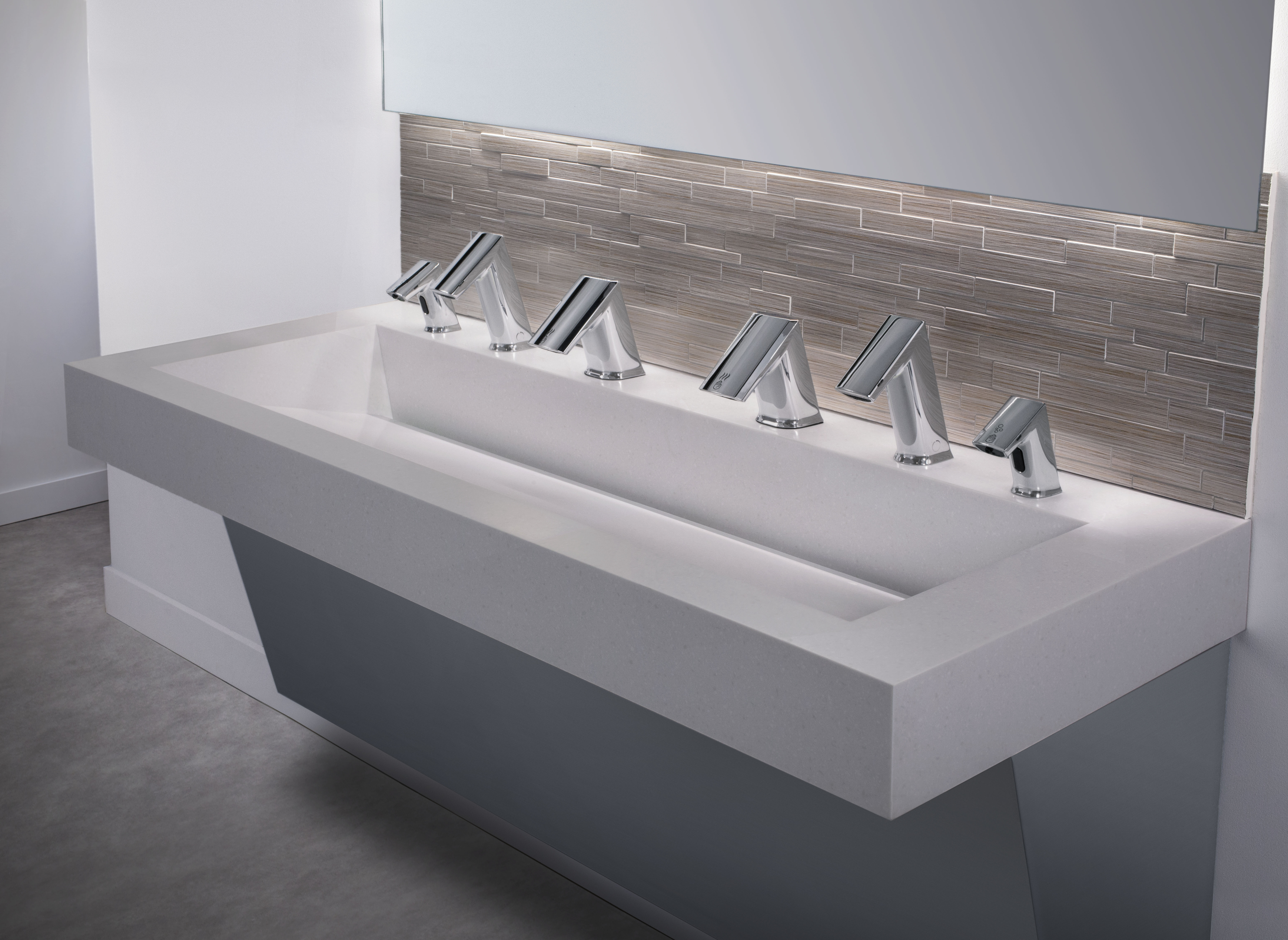 © Charlie Simokaitis