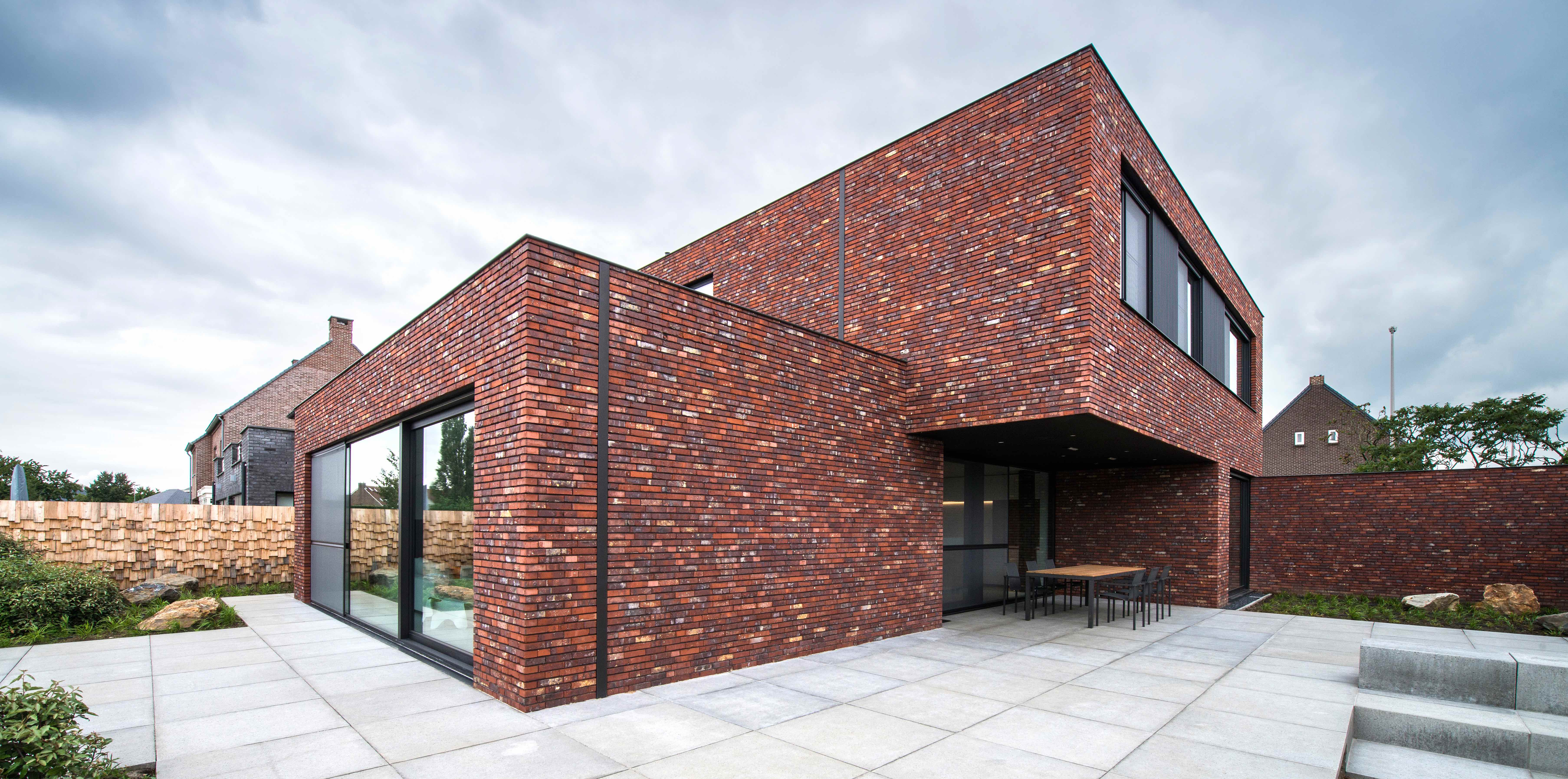 Houses made of bricks. Кирпич БРИК Хаус. БРИК Хаус (Brick House) гранит bz-12. Современные кирпичные здания. Современный кирпичный фасад.