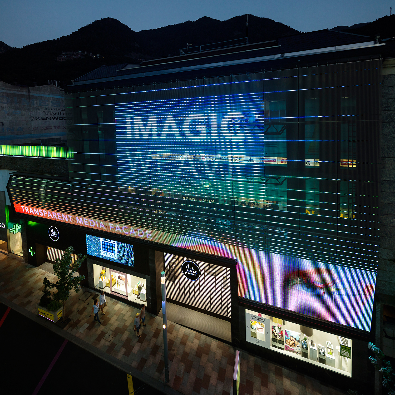 IMAGIC WEAVE® - Transparent Media Façade