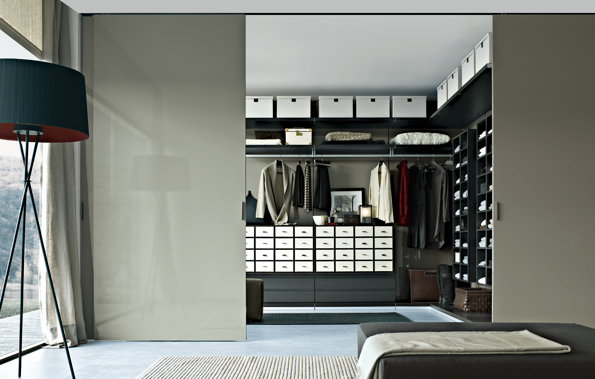 Ubik - Walk in Closet