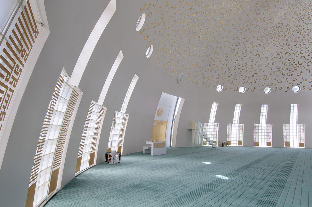 Современная мечеть внутри