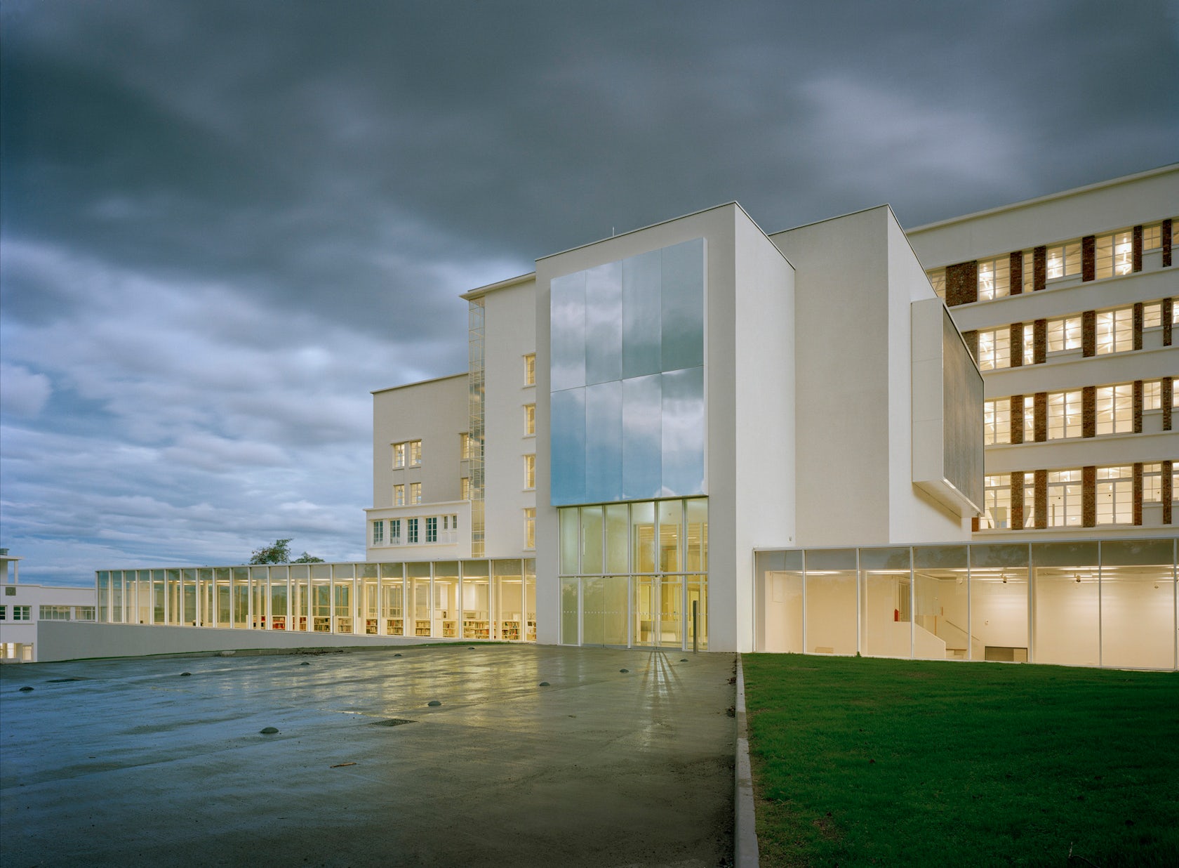 Clermont Ferrand School of Architecture by DU BESSET-LYON ...