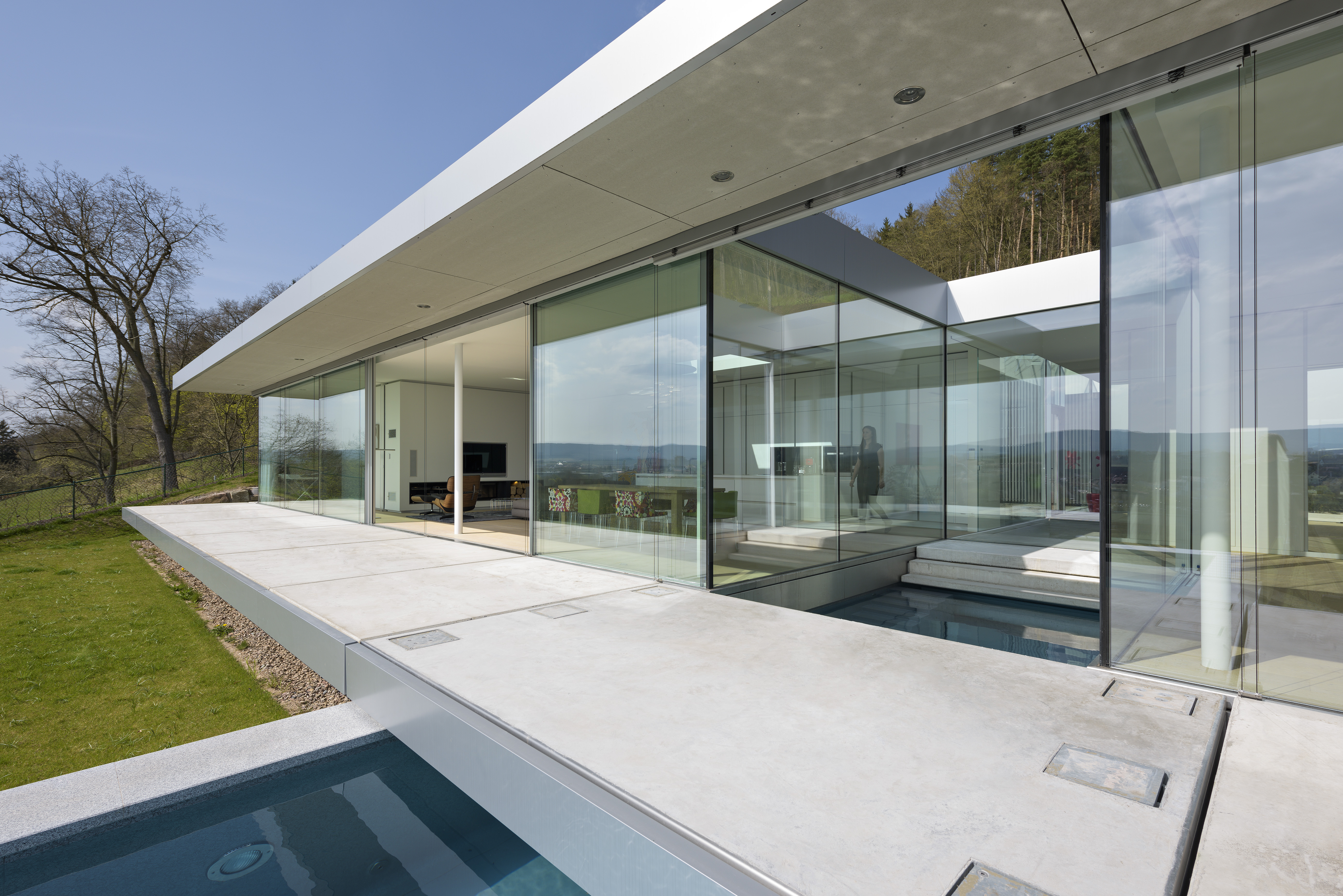 T me glass house. Paul de Ruiter Architects. Paul de Ruiter Architects Villa c. Панорамные окна фасад. Дом со стеклянным фасадом.