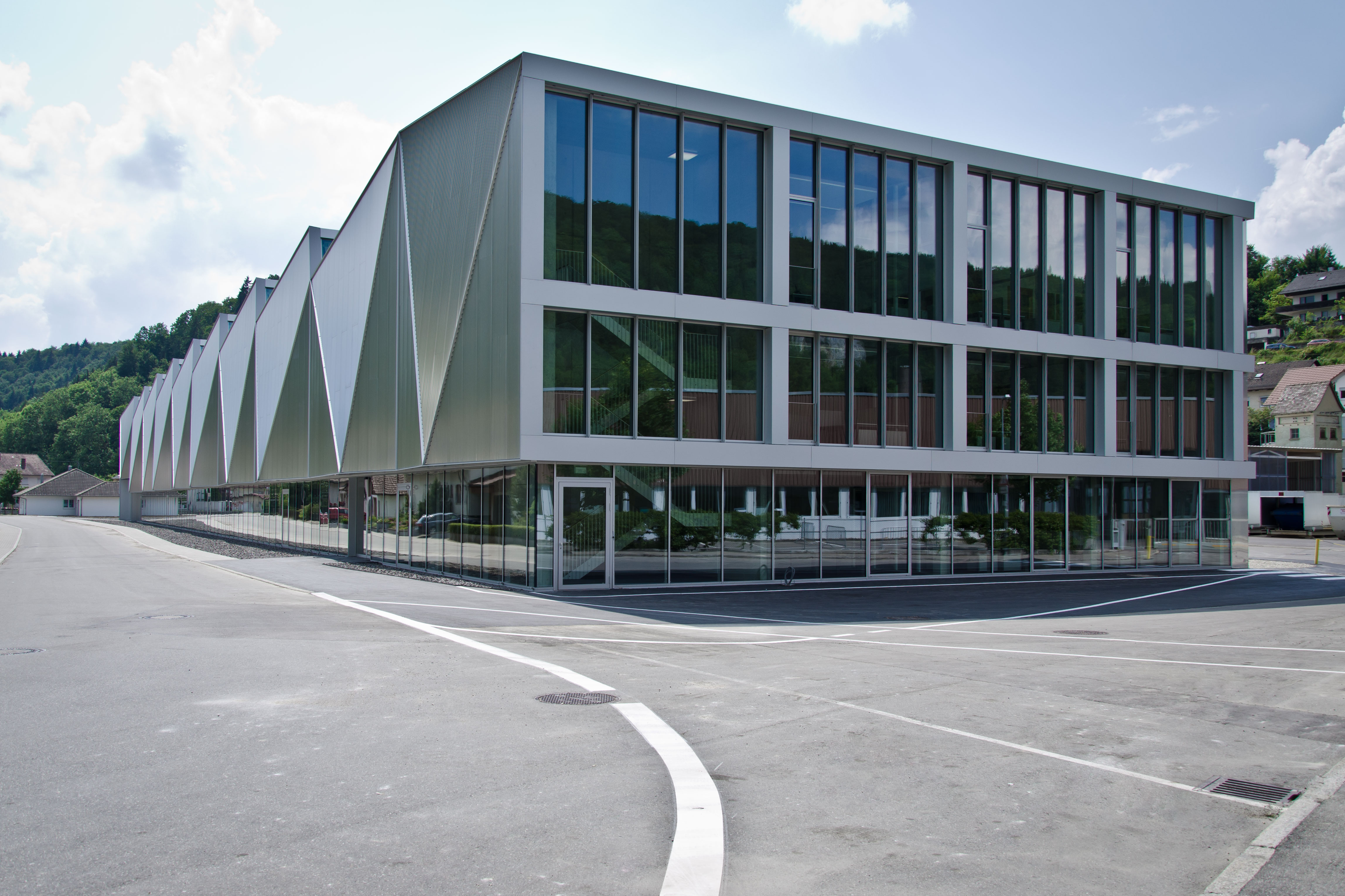 Idea 1411064: Production Hall Trumpf by Barkow Leibinger in Hettingen ...