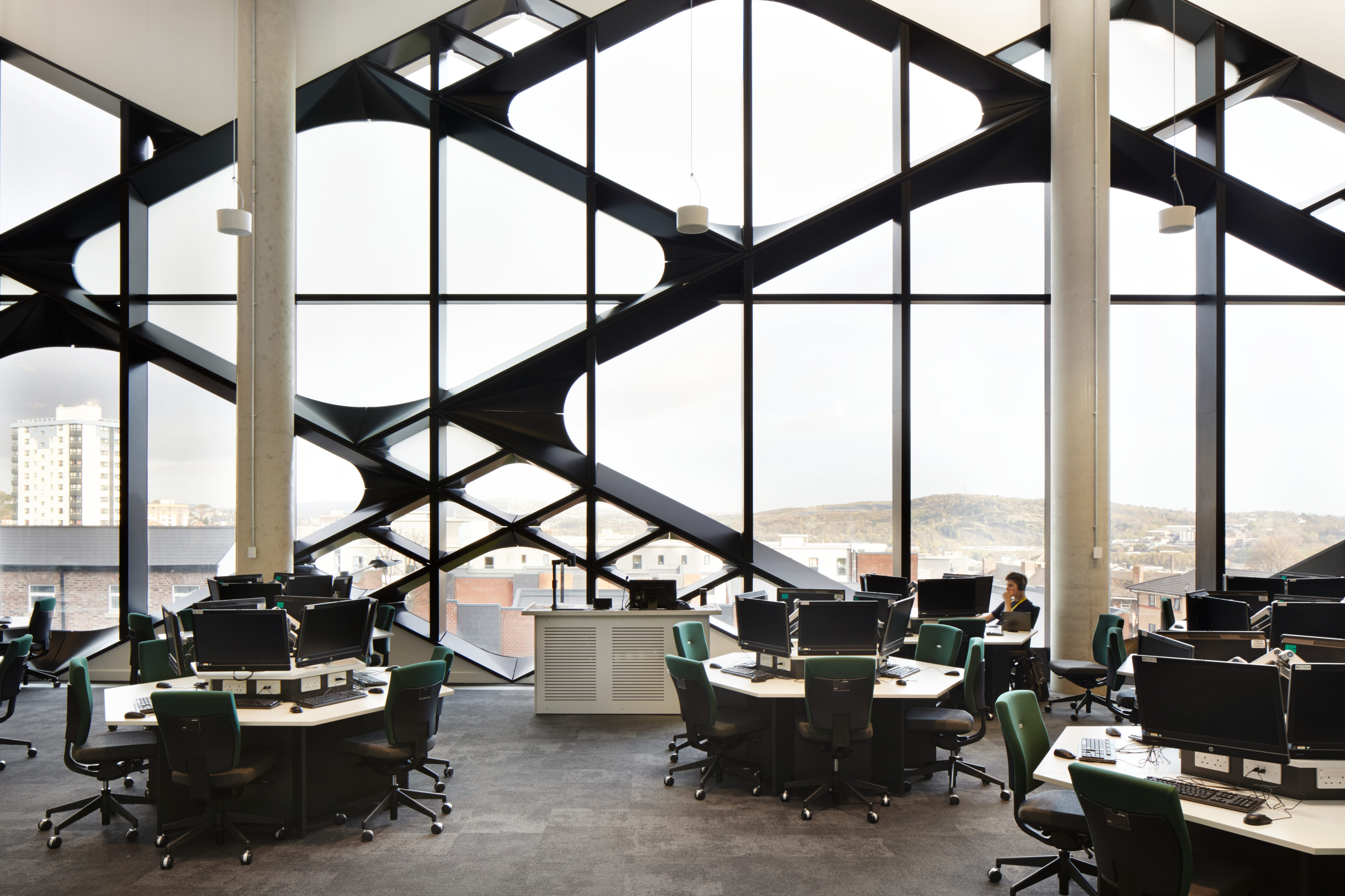 Clever park парковка. паркинг клевер парк екатеринбург. скандинавский барнхаус. инженерный факультет университета шеффилда. норвежская тюрьма снаружи здания.