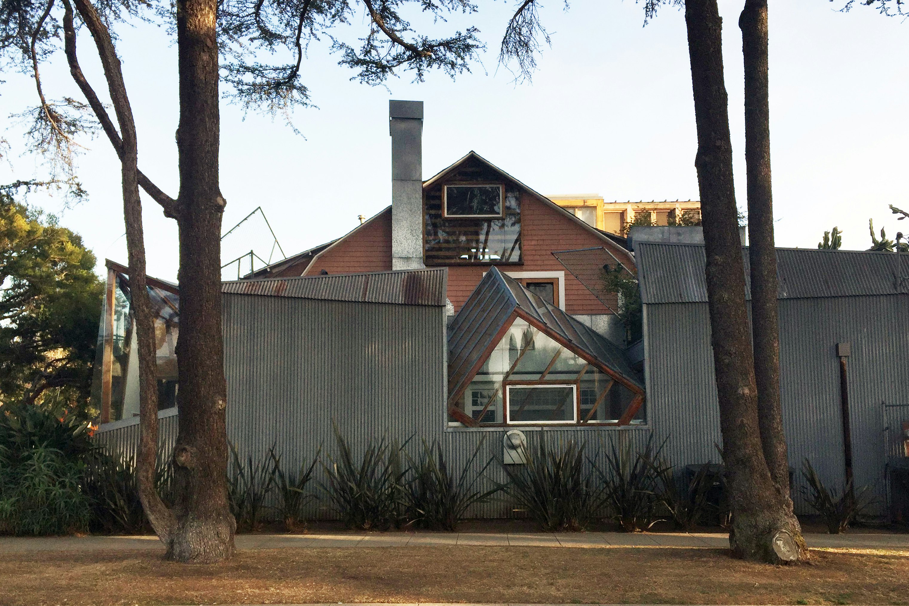 1455895120984Gehry1.jpg?fit=maxu0026w=1680u0026q=60u0026auto=formatu0026auto=compressu0026cs=strip