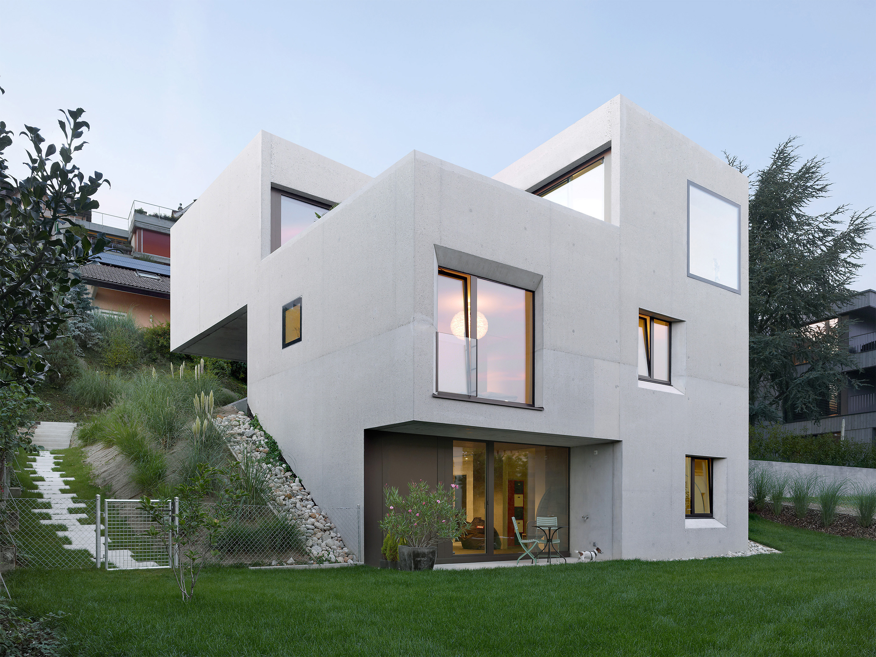 Бетонный дом купить. Даниэль Шиндлер Архитектор проекты в Швейцарии. Бетон дома. Бетонный дом. Современный монолитный дом.