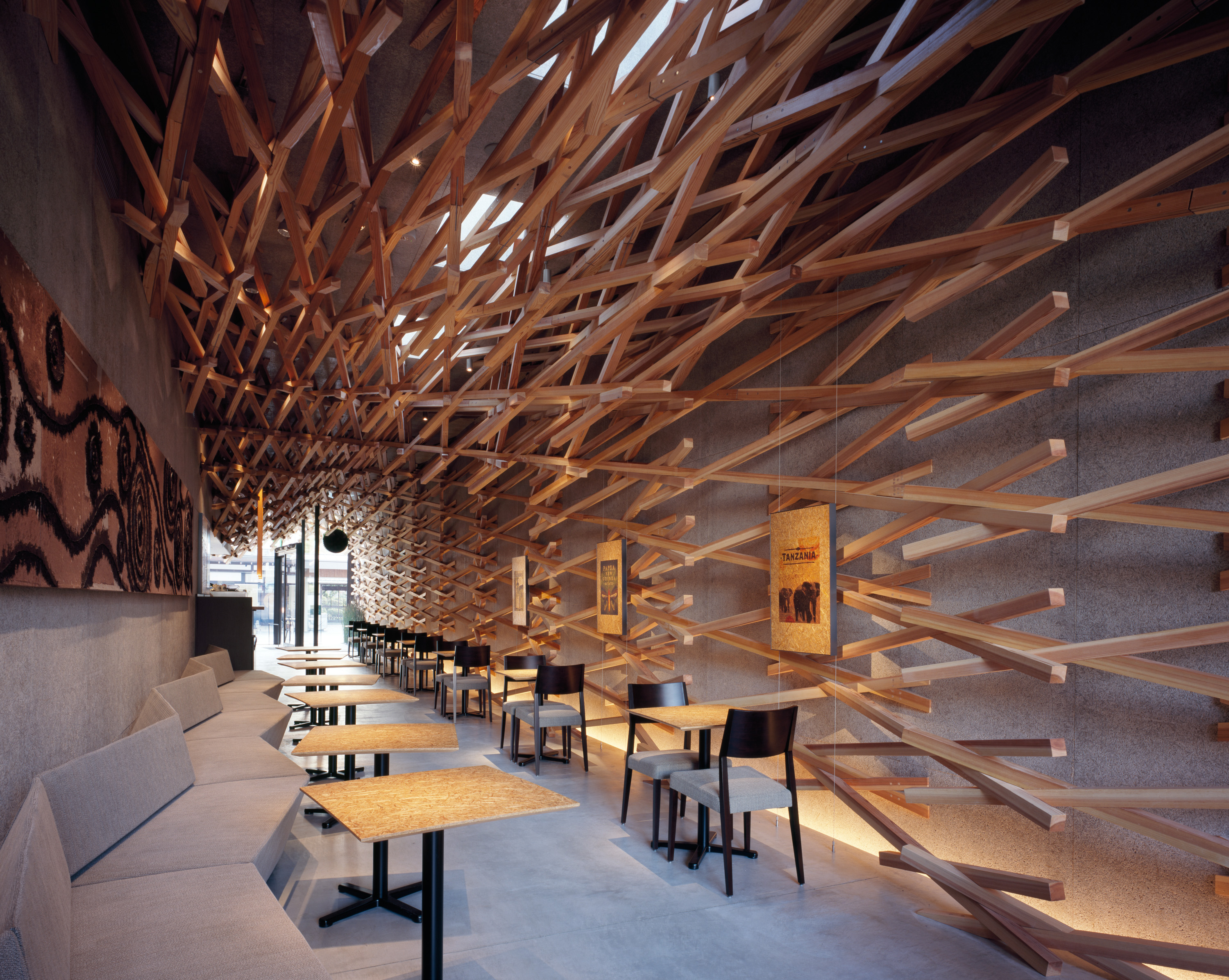 Необычные кафе. Кафе Starbucks / бюро Kengo Kuma & Associates/ Фукуока. Kengo Kuma & Associates. Кенго кума Старбакс. Кенго кума кафе.