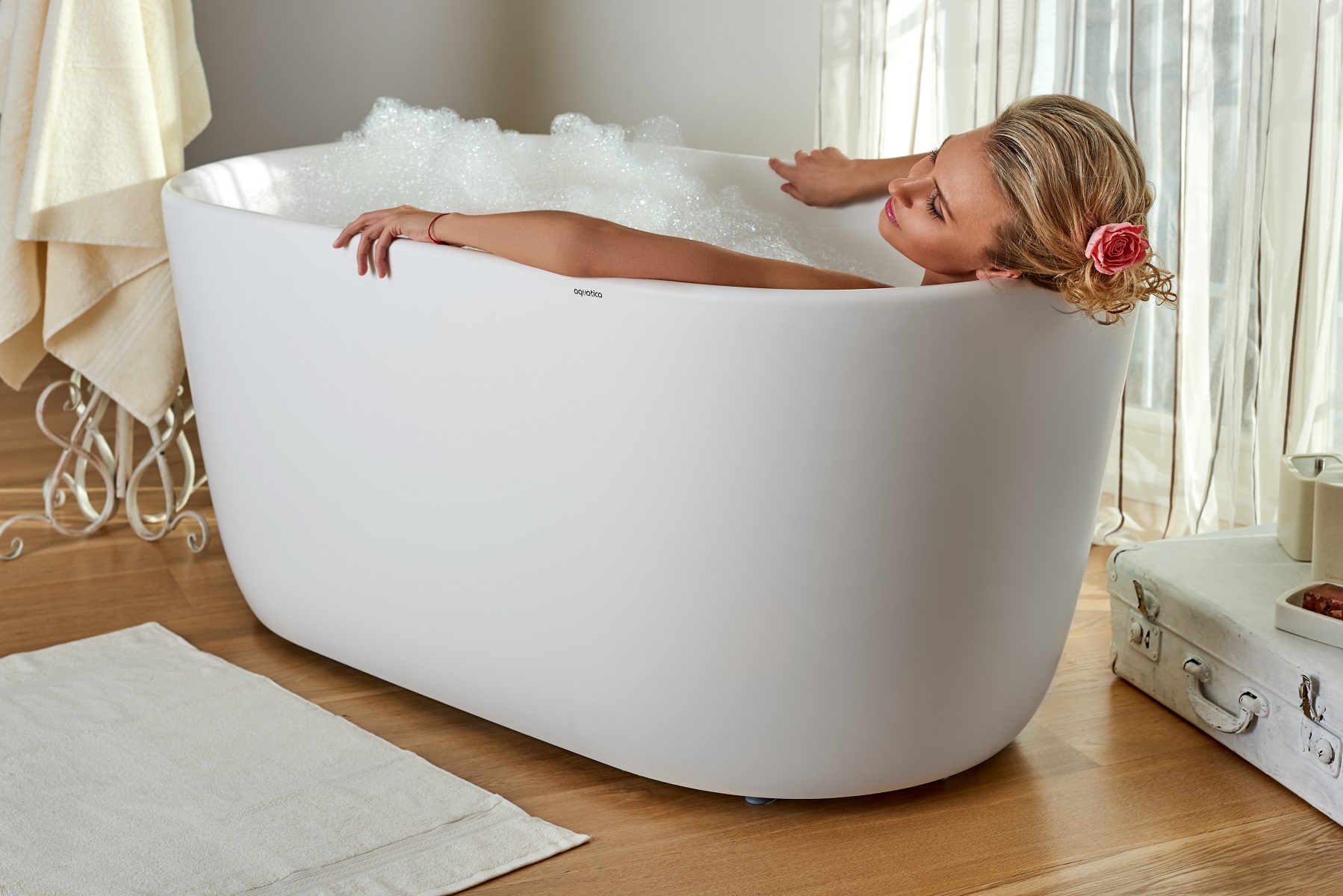 Aquatica Lullaby-Mini-Wht Freestanding AquaStone Bathtub