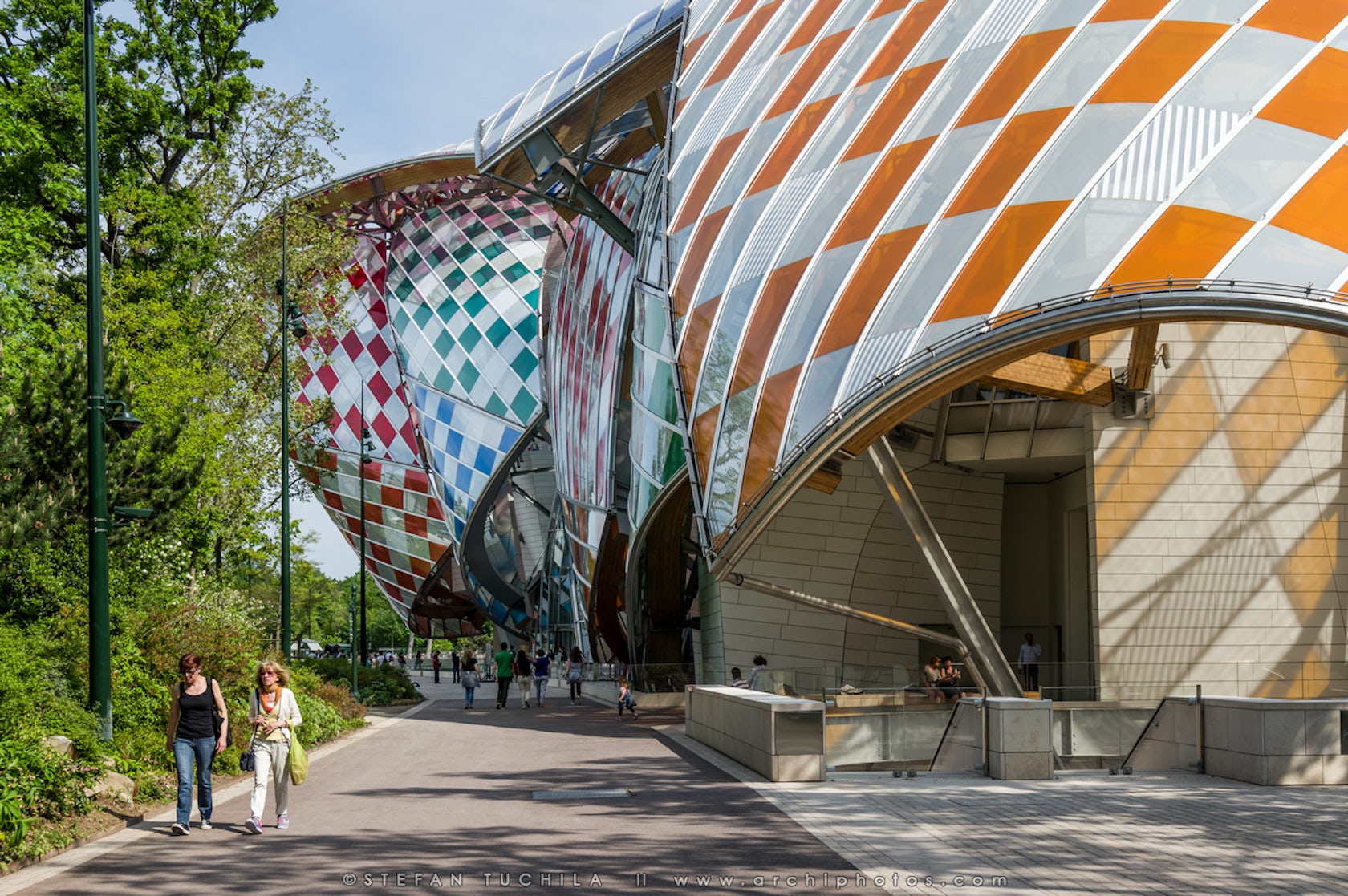 Artist Daniel Buren spruces up Gehry's Fondation Louis Vuitton