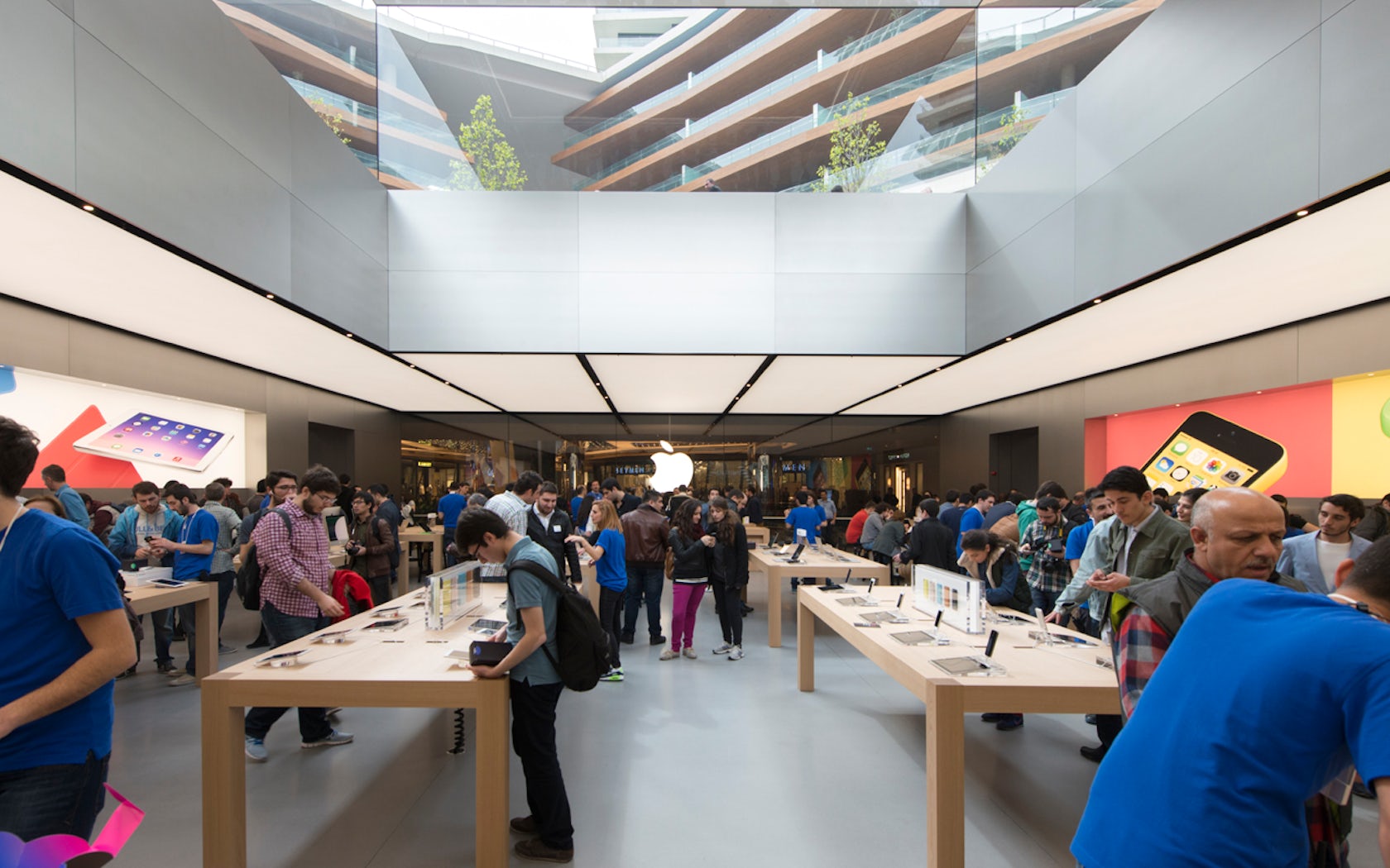 The Immaculate Architectural Details of Apple Stores - Architizer